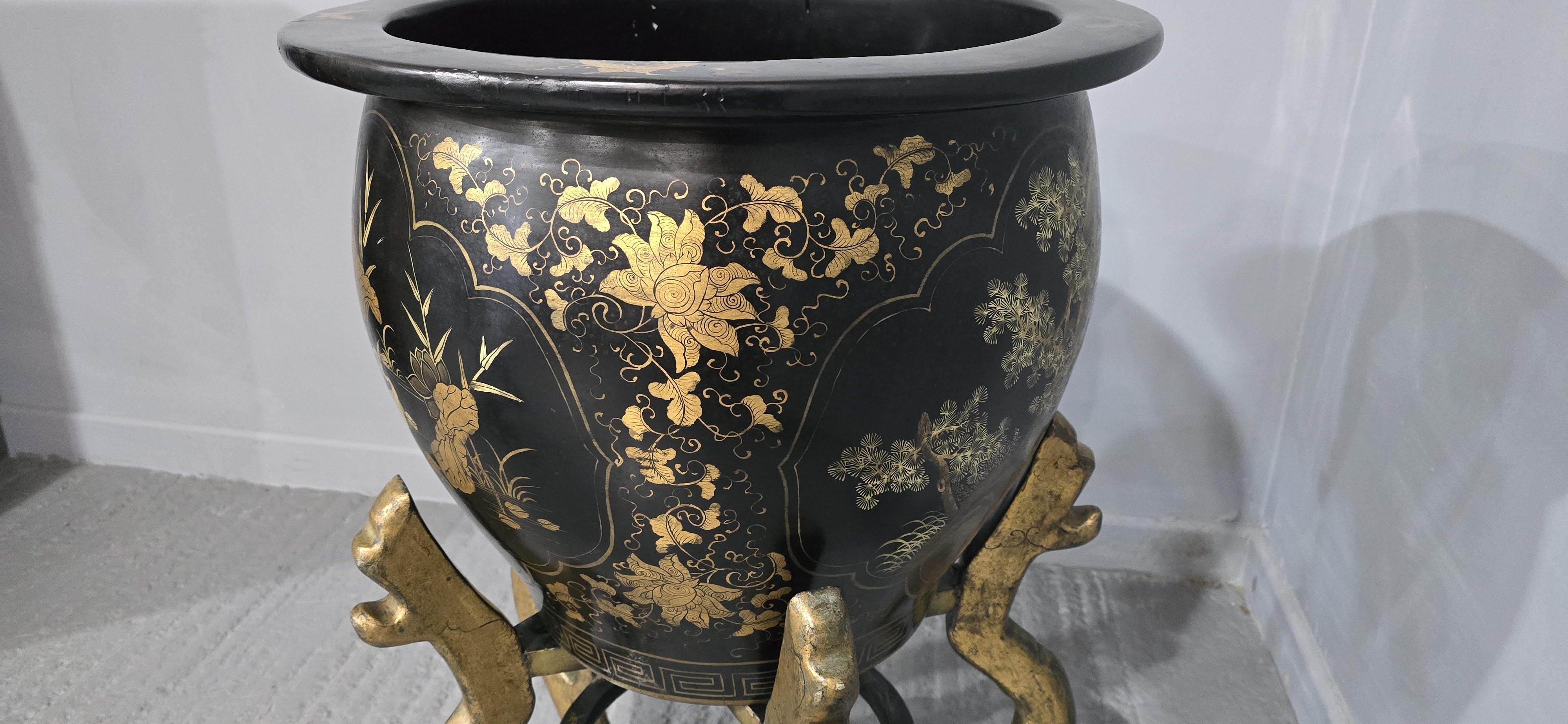 Riesige orientalische Jardinere auf Ständer (Vergoldet)