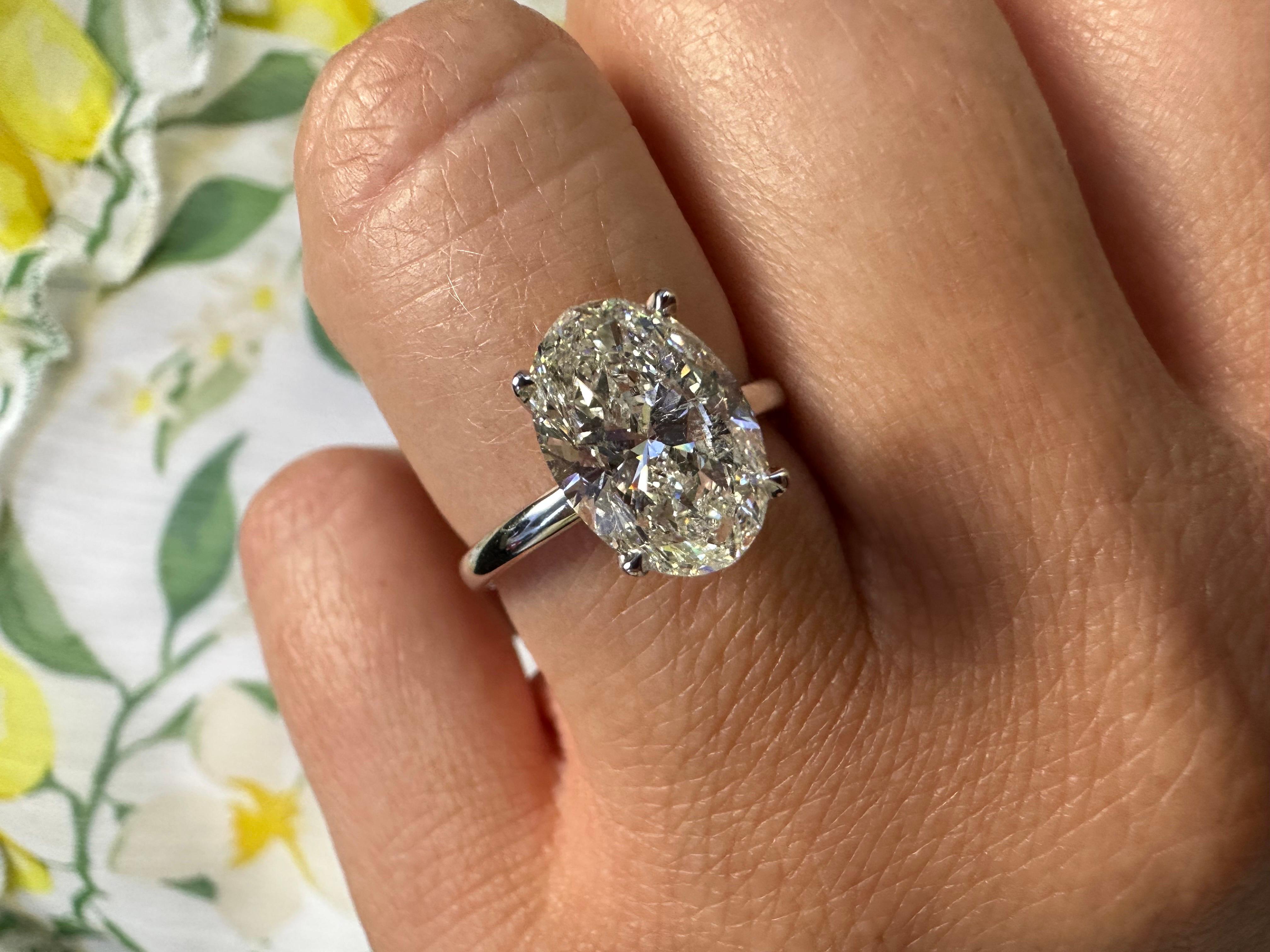 Huge Oval Diamond engagement ring 3.01ct GIA certified diamond ring 18KT In New Condition For Sale In Boca Raton, FL