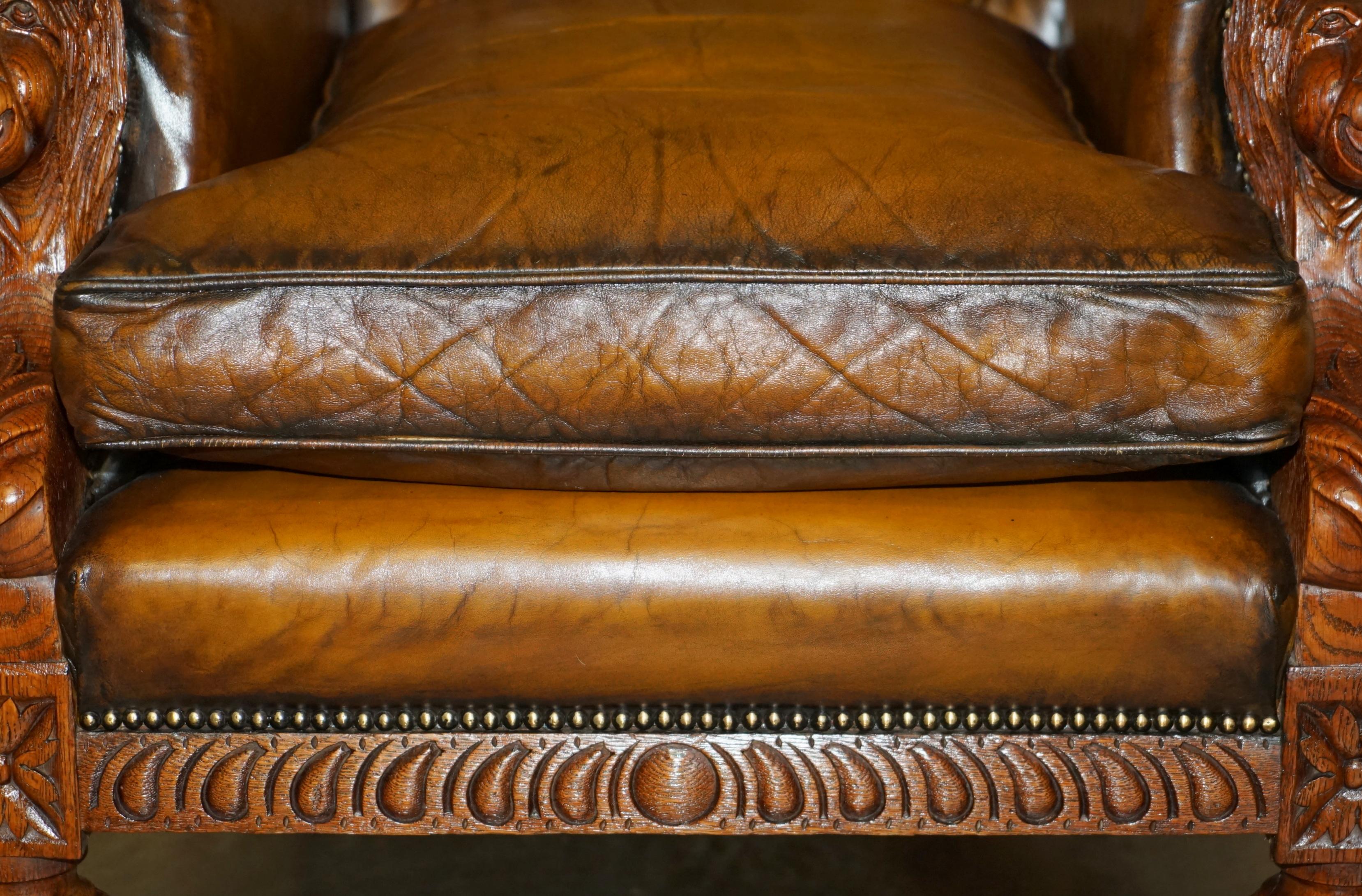 HUGE PAIR OF ANTiQUE VICTORIAN LION CARVED CHESTERFIELD BROWN LEATHER ARMCHAIRS For Sale 4
