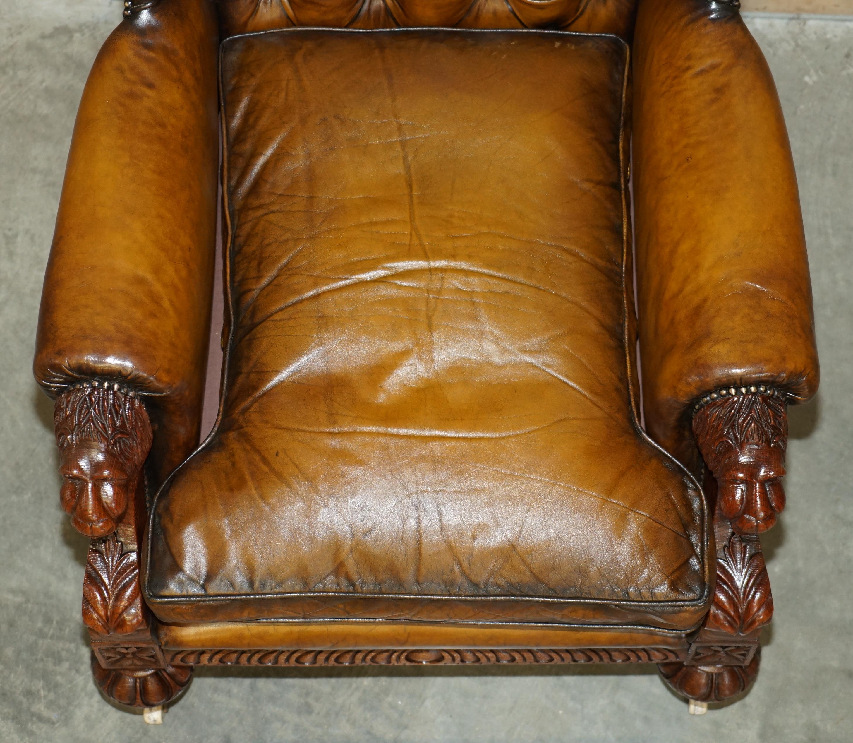 HUGE PAIR OF ANTiQUE VICTORIAN LION CARVED CHESTERFIELD BROWN LEATHER ARMCHAIRS For Sale 5