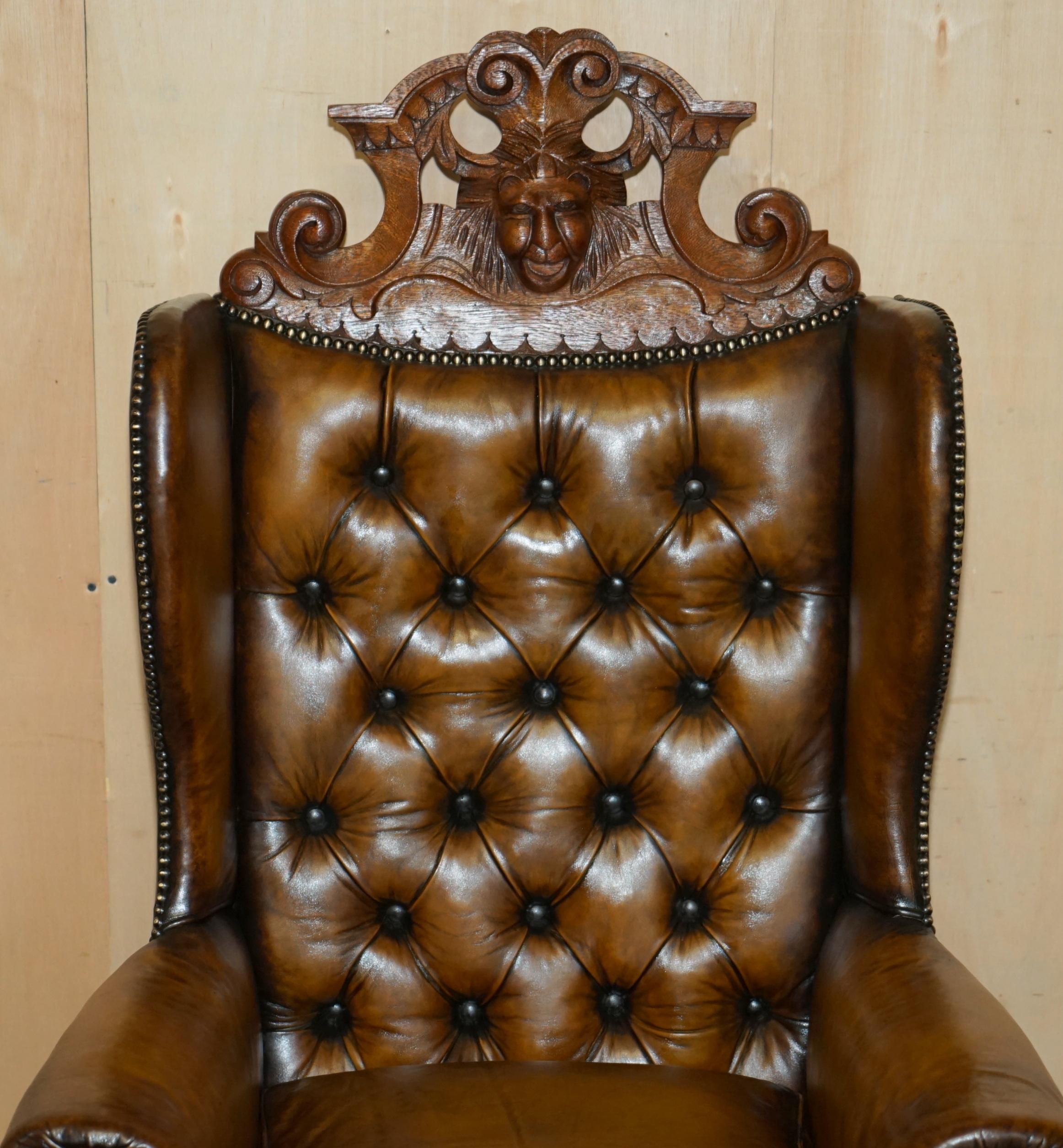 English HUGE PAIR OF ANTiQUE VICTORIAN LION CARVED CHESTERFIELD BROWN LEATHER ARMCHAIRS For Sale