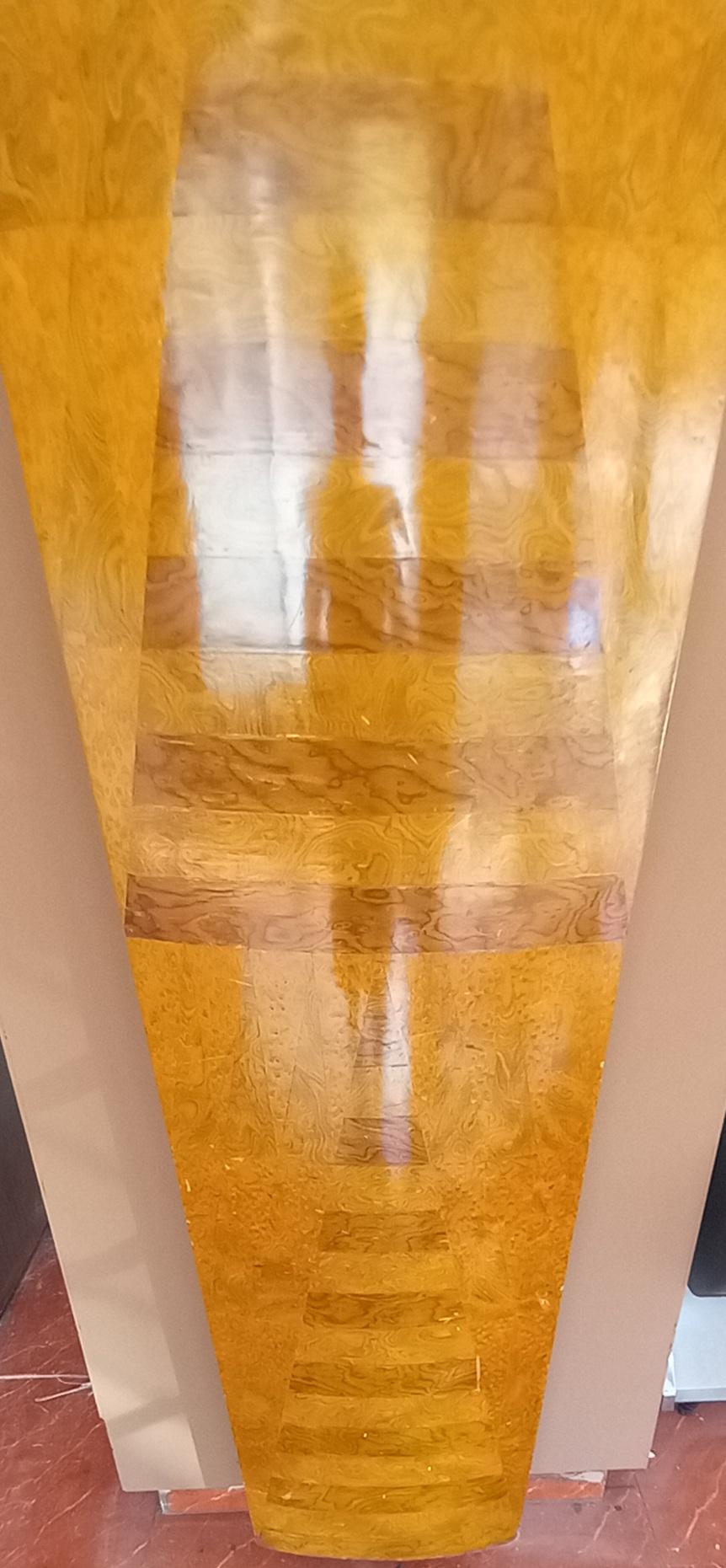 Grandi e imponenti pannelli a parete in stile Art Déco, anni '30, intarsiati in radica di noce.


Le condizioni generali sono buone, la spedizione avverrà in modo professionale. 
Spedizione internazionale gratuita.