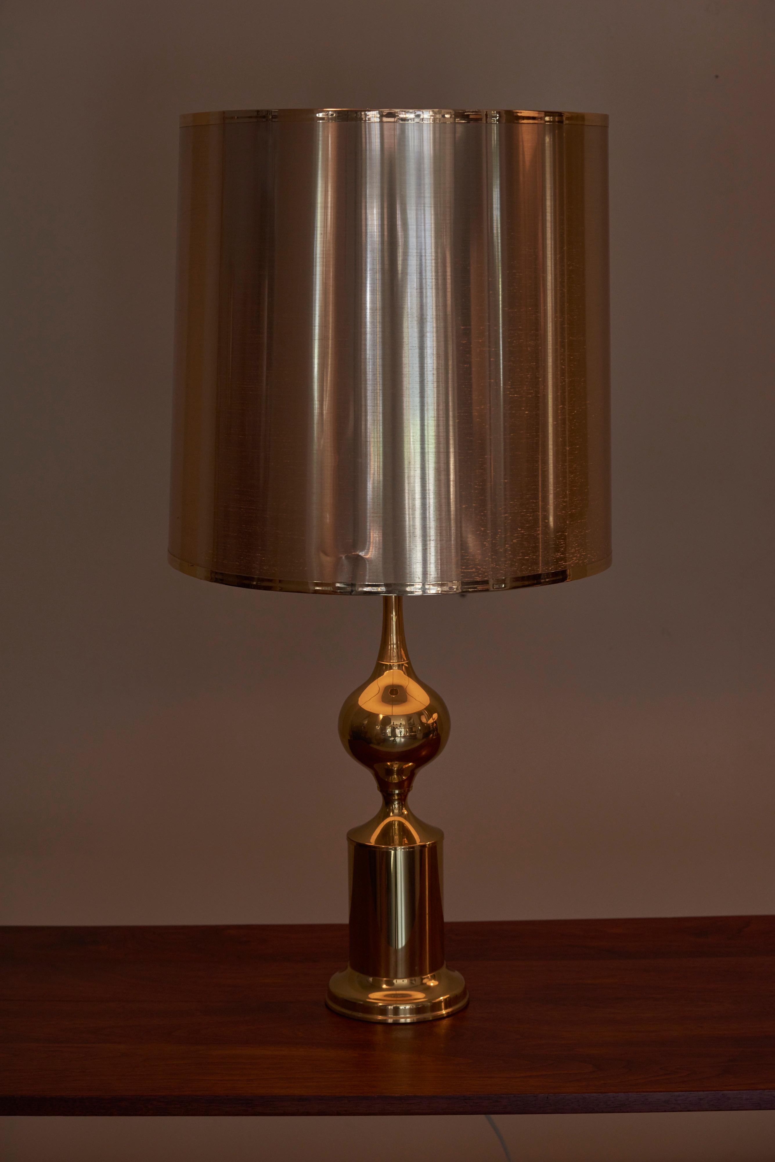 Huge Pair of Hollywood Regency Design Table Lamps in Brass with Metallic Shade In Fair Condition In Berlin, BE
