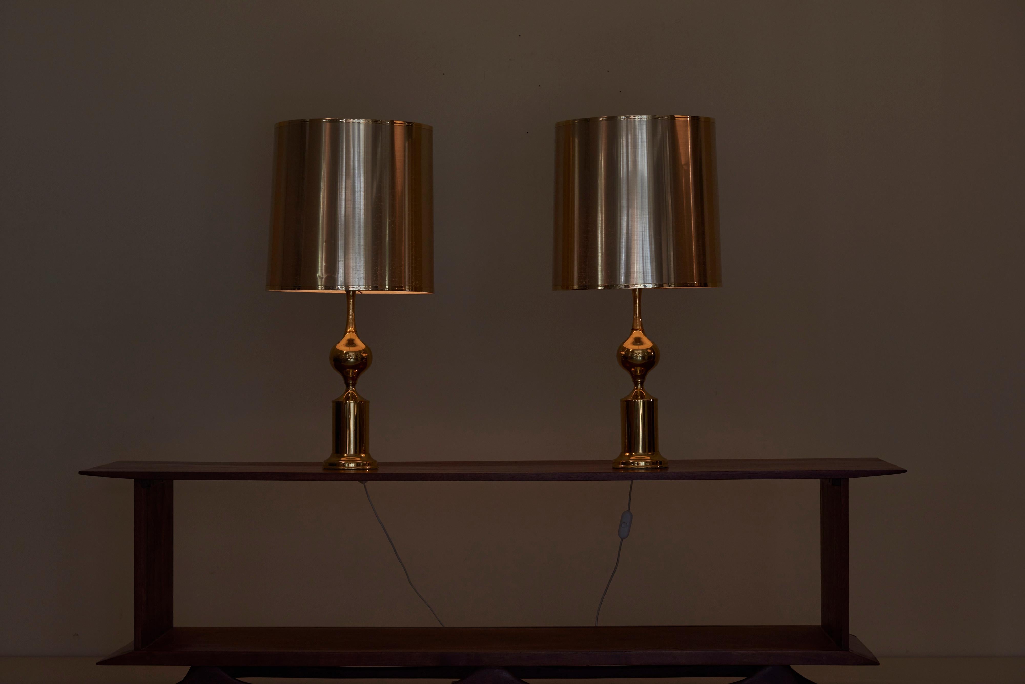 20th Century Huge Pair of Hollywood Regency Design Table Lamps in Brass with Metallic Shade