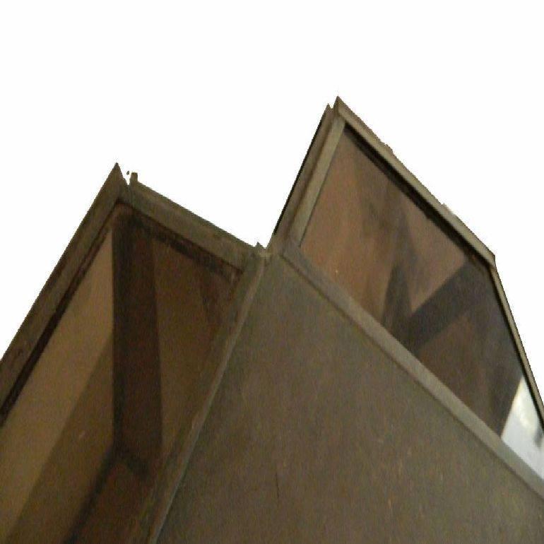 Américain Grande paire de lanternes en laiton et verre mi-siècle moderne, 1970 en vente