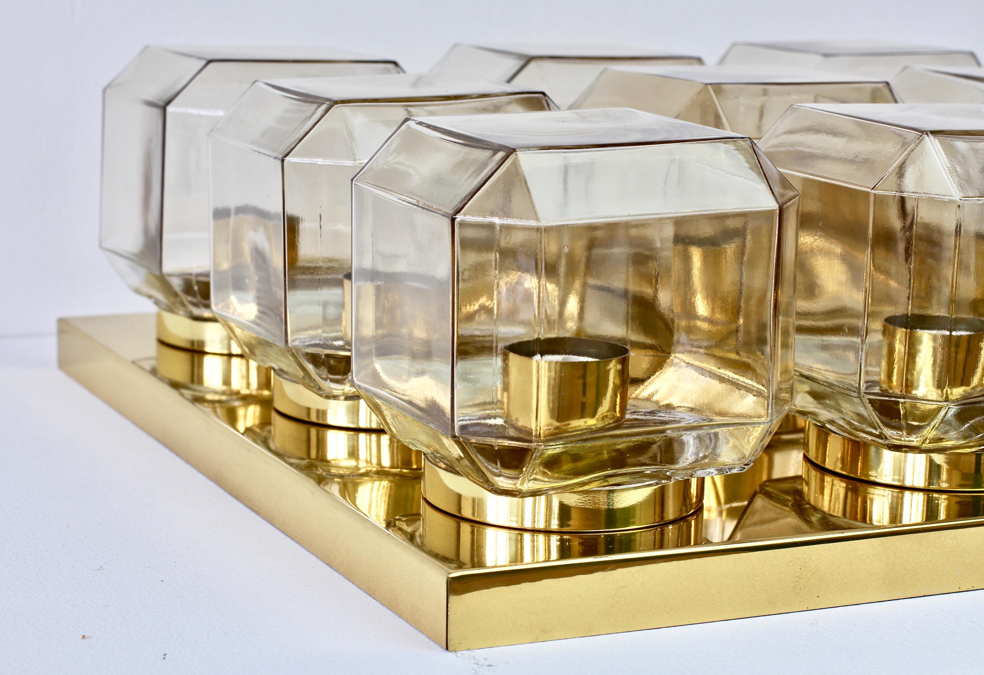 Großes Paar geometrischer Limburger Vintage-Einbaubeleuchtungssessel aus getöntem Champagnerglas und Messing im Angebot 6