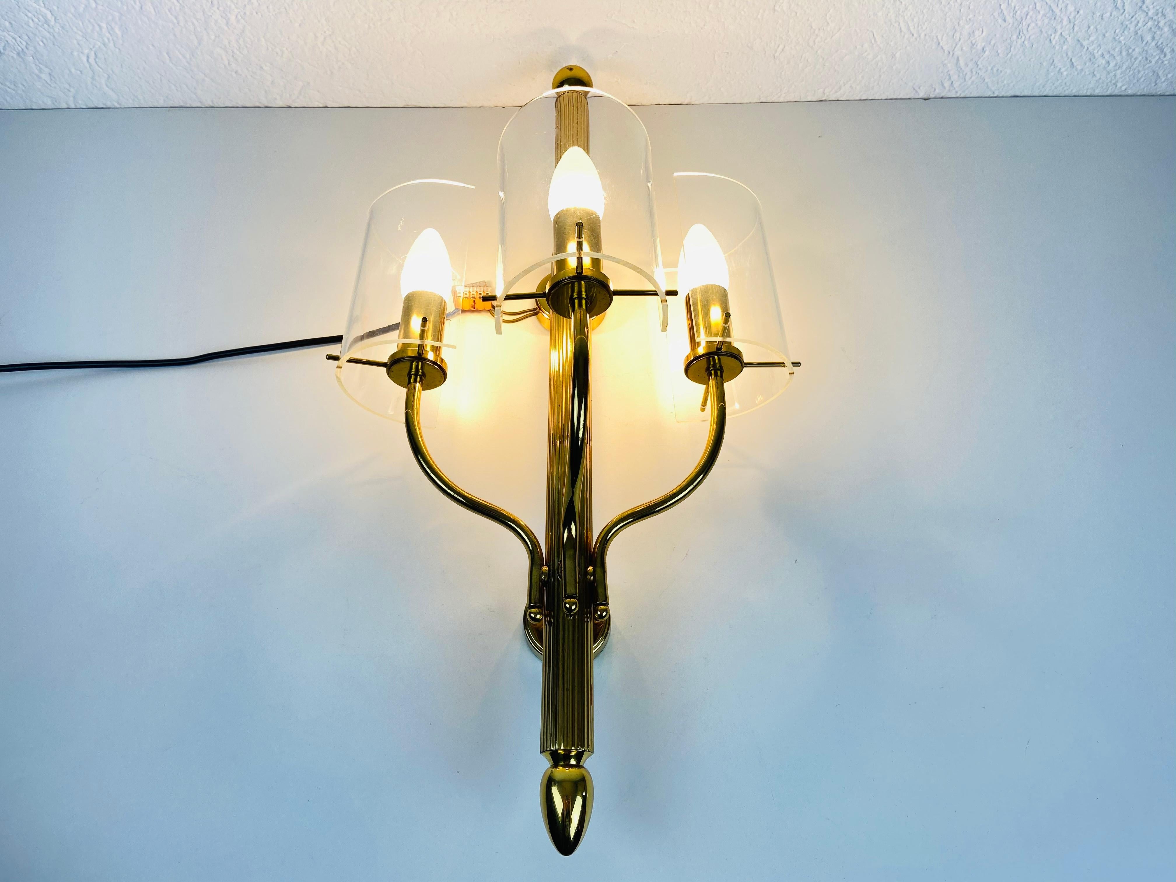 Huge Pair of Mid-Century Modern Brass and Perspex Cinema Wall Lamps, 1950s For Sale 8