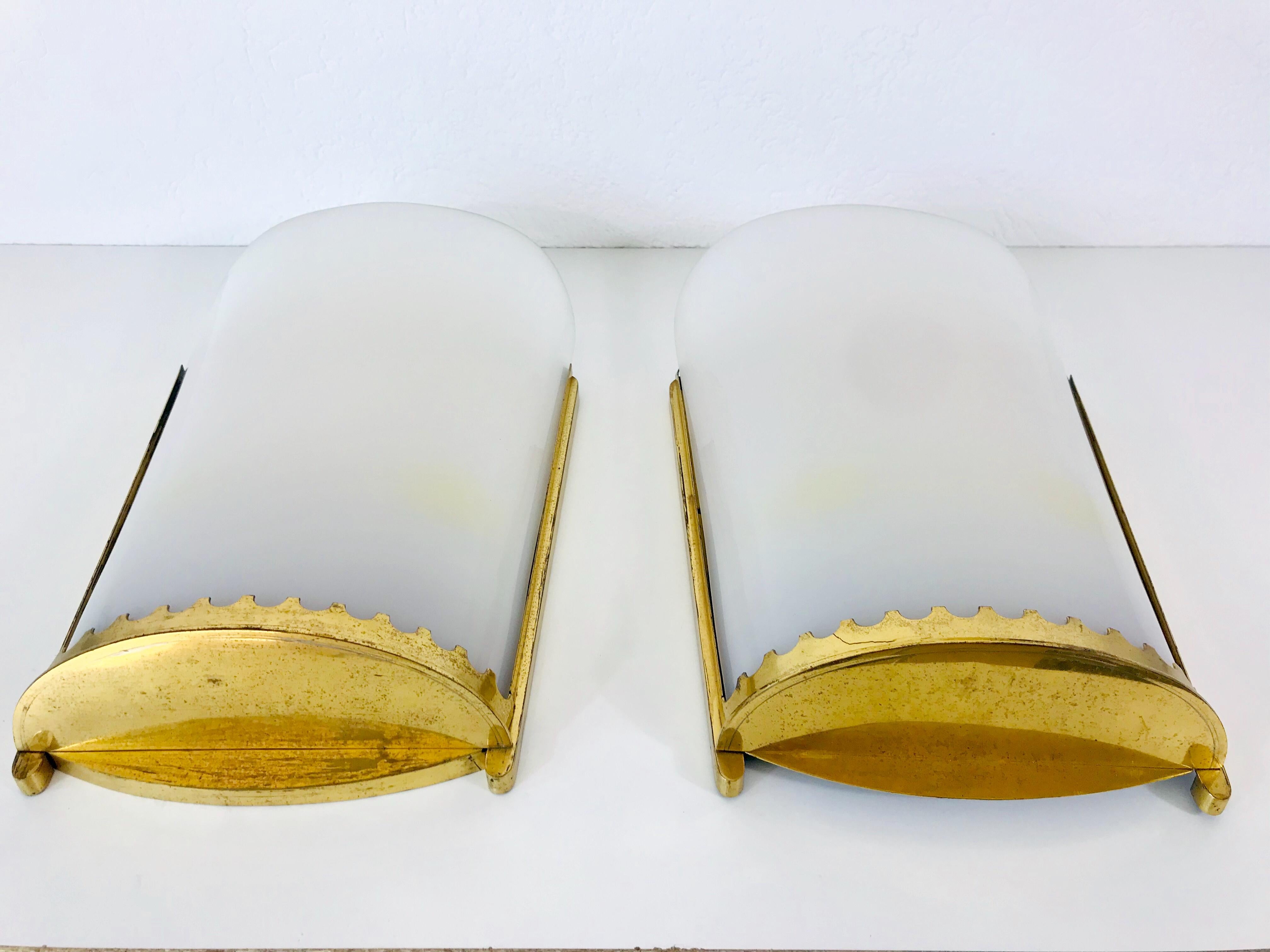Huge Pair of Mid-Century Modern Brass and Perspex Cinema Wall Lamps, 1950s In Good Condition For Sale In Hagenbach, DE