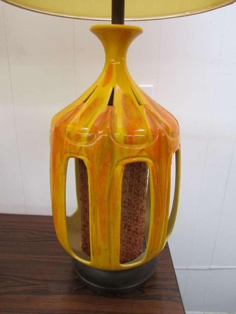 Mid-Century Modern Grande paire de lampes danoises mi-siècle moderne à glaçure orange en vente