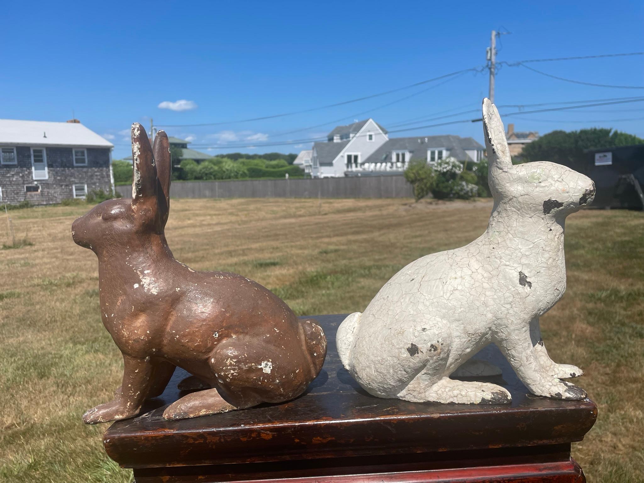 Grande paire de lapins de jardin Usagi vintage en peinture ancienne en vente 2