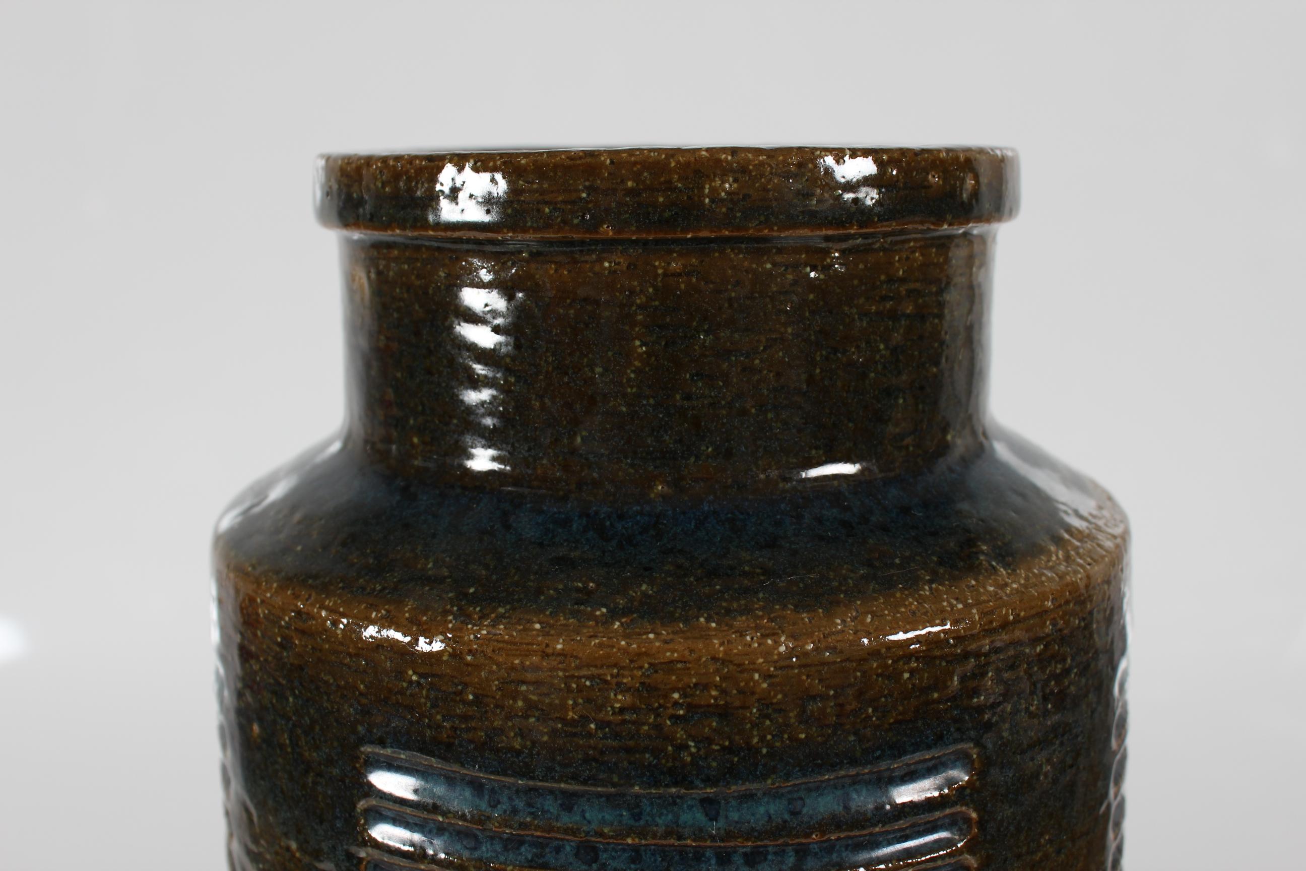 Danois HUGE Palshus Stoneware Floorvase C 24 with Moss Green Glaze Denmark Mid-Century (vase à poser en grès)  en vente
