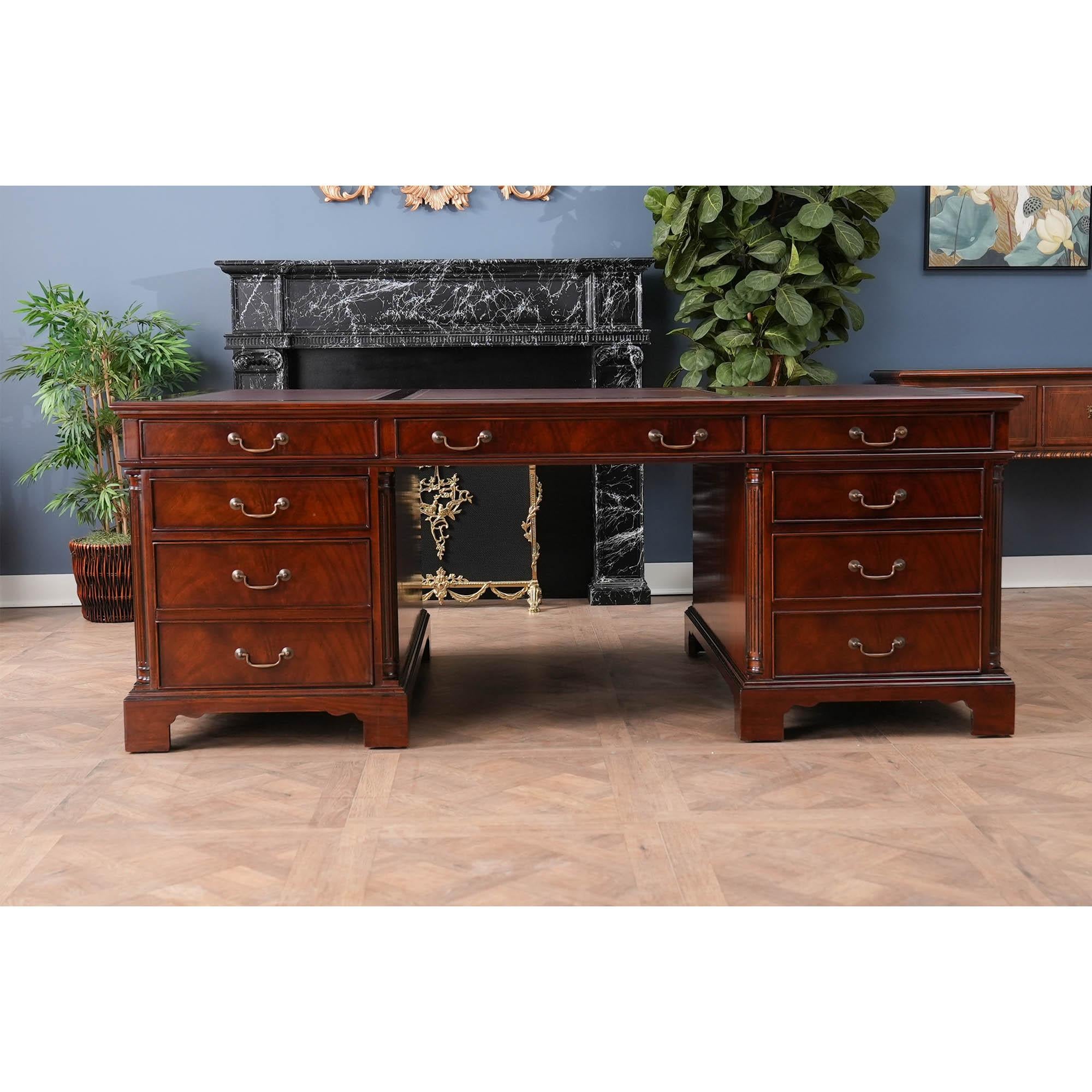 Sculpté à la main Immense bureau des partenaires en vente