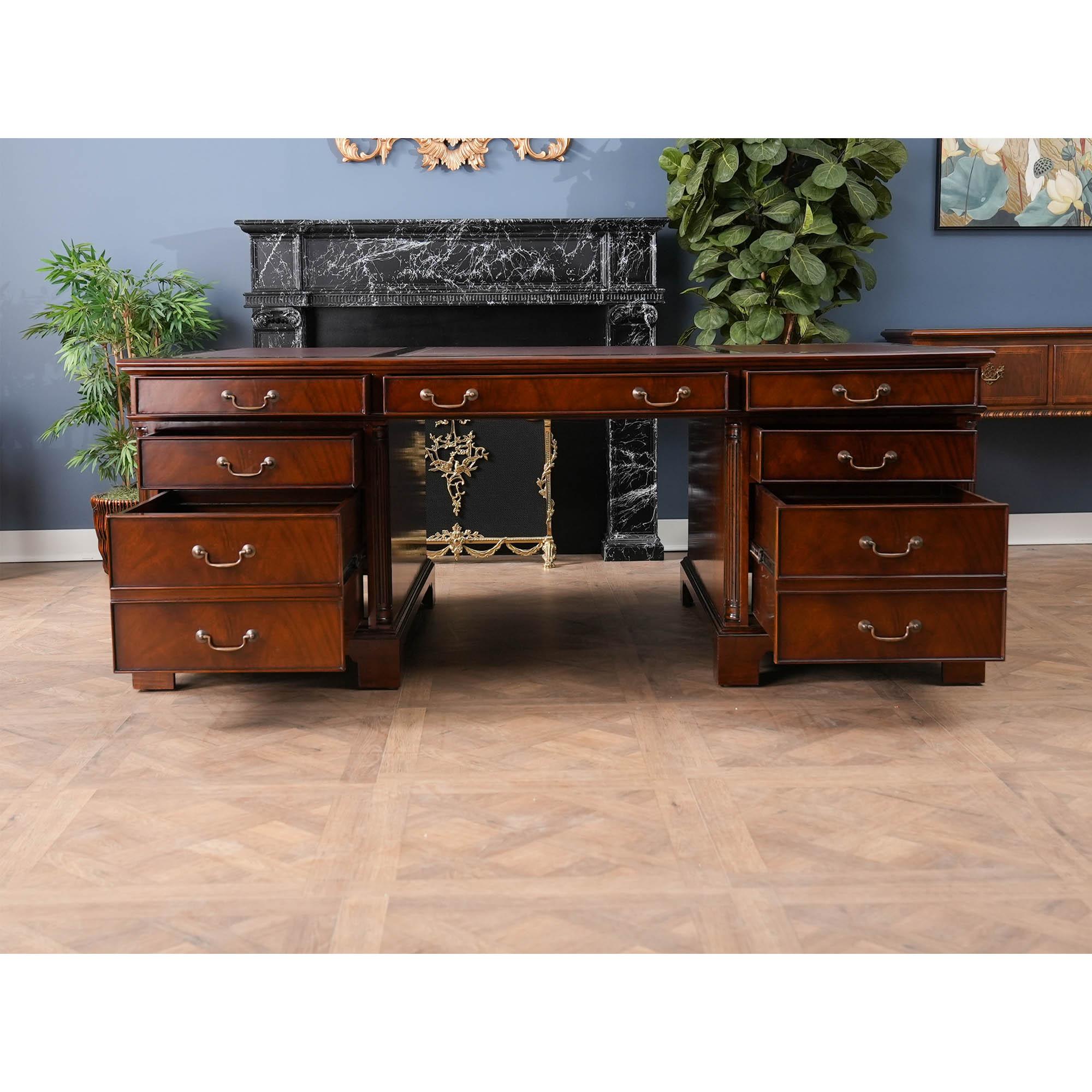 Cuir Immense bureau des partenaires en vente