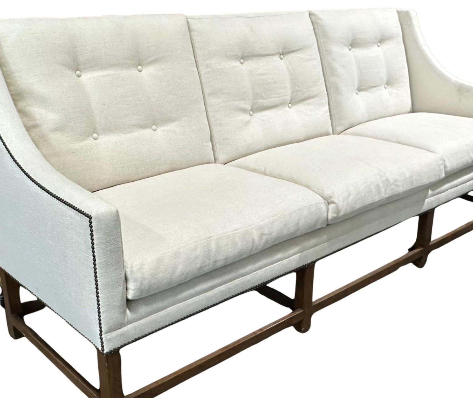 Enorme Paul Ferrante Sofá Settee Mitchell de caoba y plumón Regencia en venta
