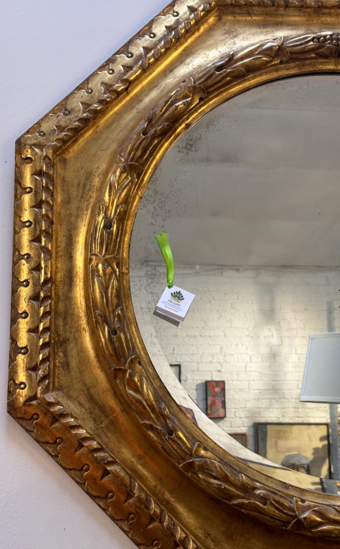 Regency Grand miroir octogonal de style Régence Paul Ferrante en bois doré avec biseau en vente