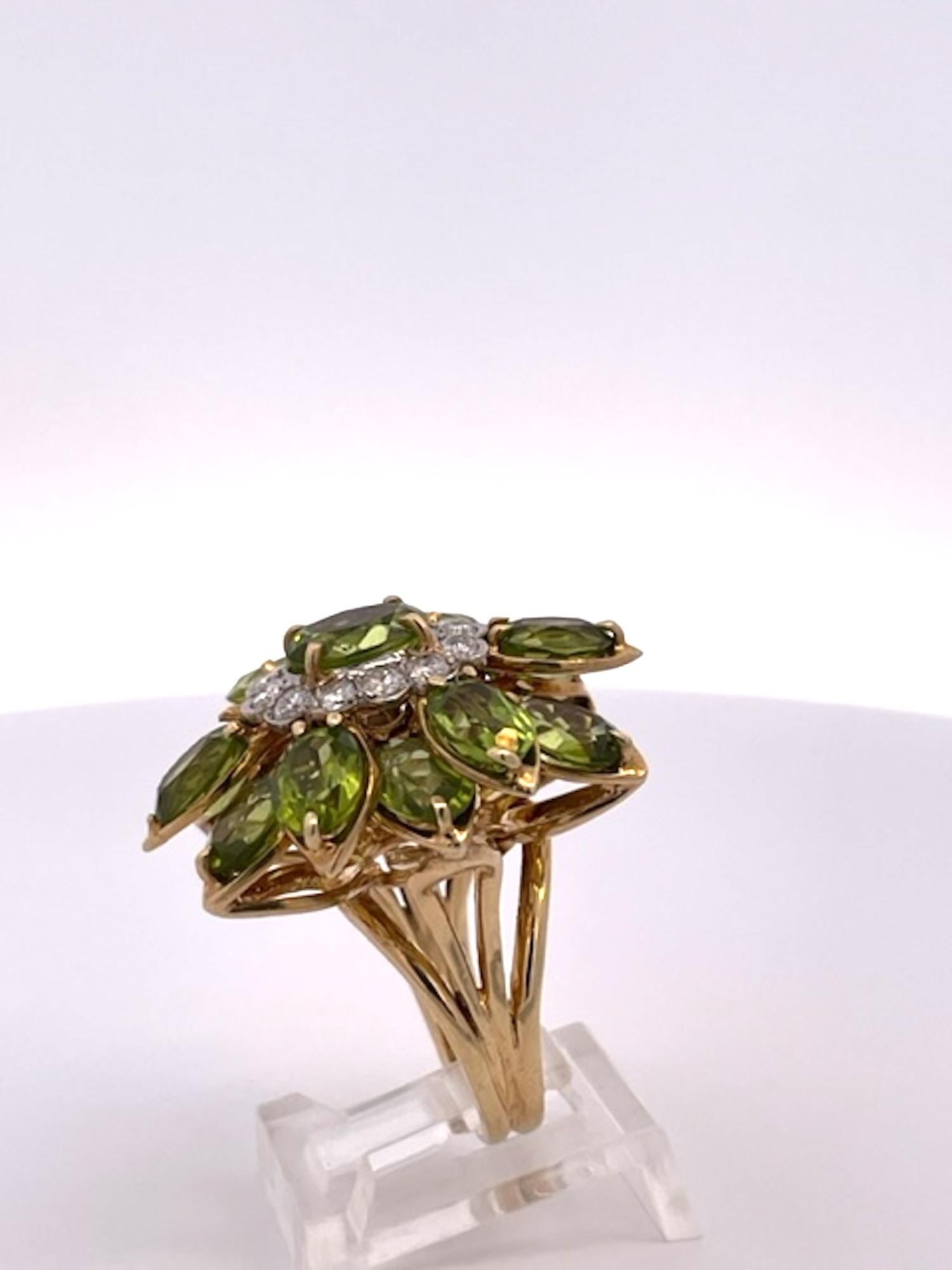 Huge Peridot Diamond Glamour Ring 14K In Good Condition For Sale In North Hollywood, CA