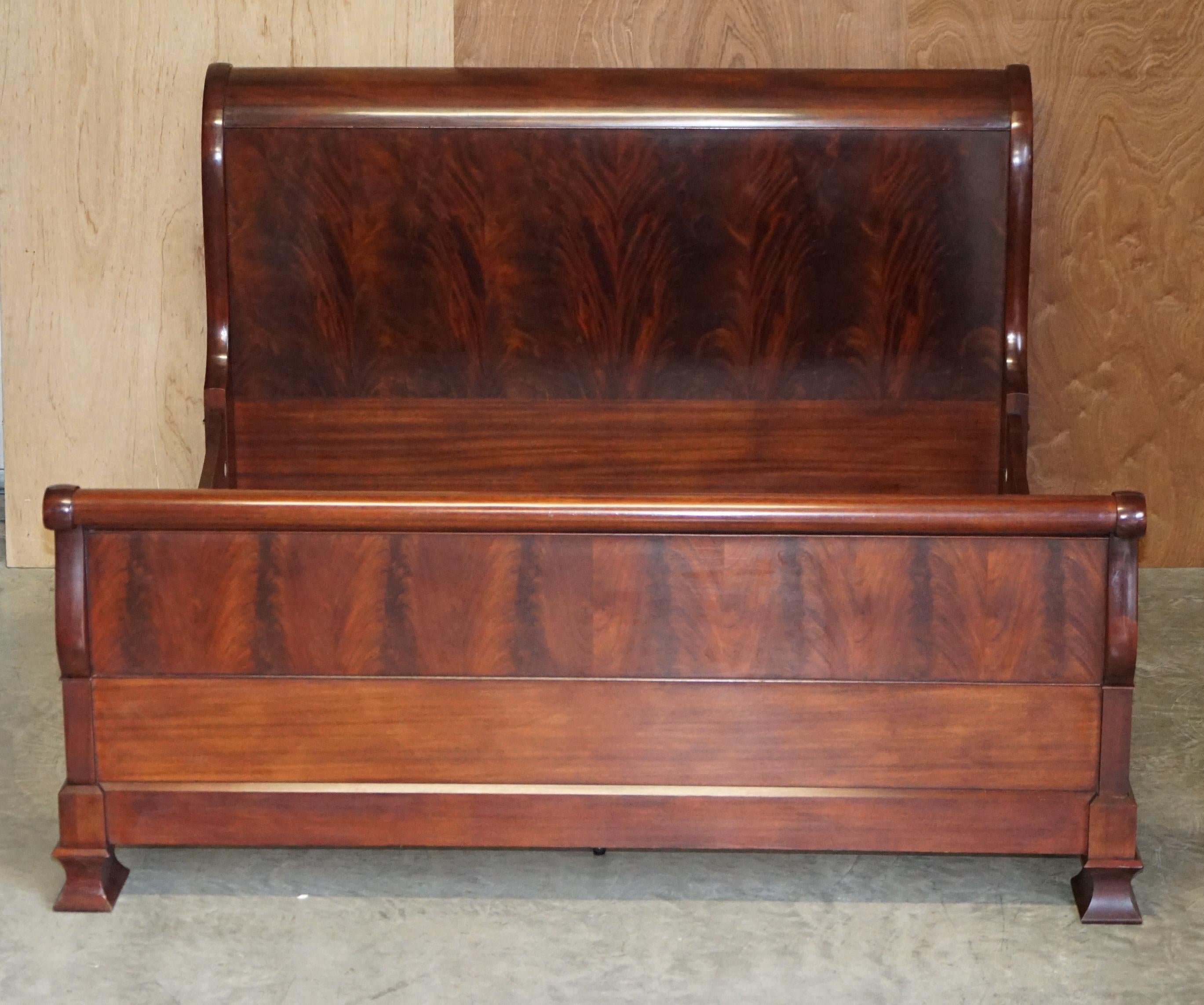We are delighted to offer for sale this extremely rare, exquisite quality, larger than a California king, Flamed American Mahogany sleigh bed from Ralph Lauren

This bed truly is stupendous, the timber patina and grain is sublime and in strong