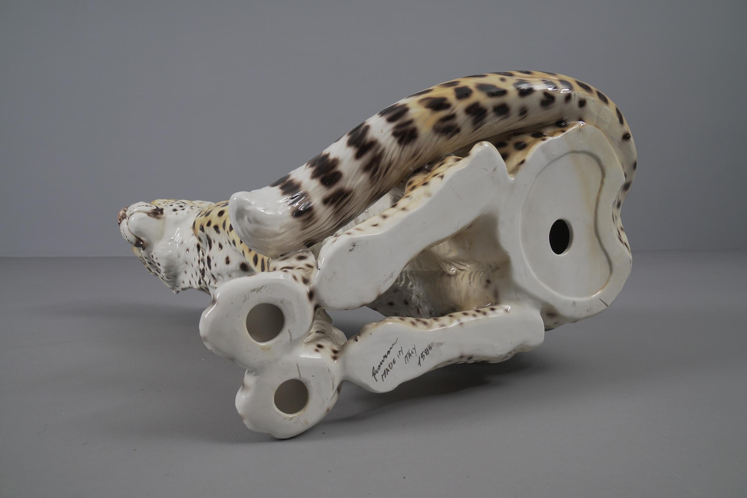 Énorme léopard réaliste en céramique d'Italie, années 1960 3