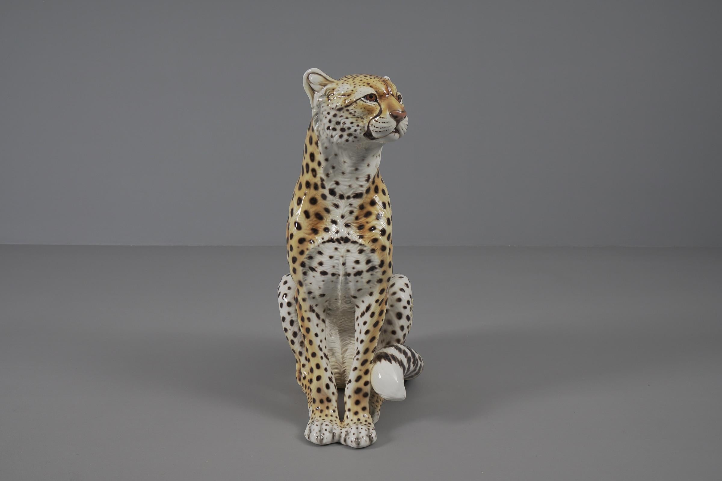 Énorme léopard réaliste en céramique d'Italie, années 1960 Bon état à Nürnberg, Bayern