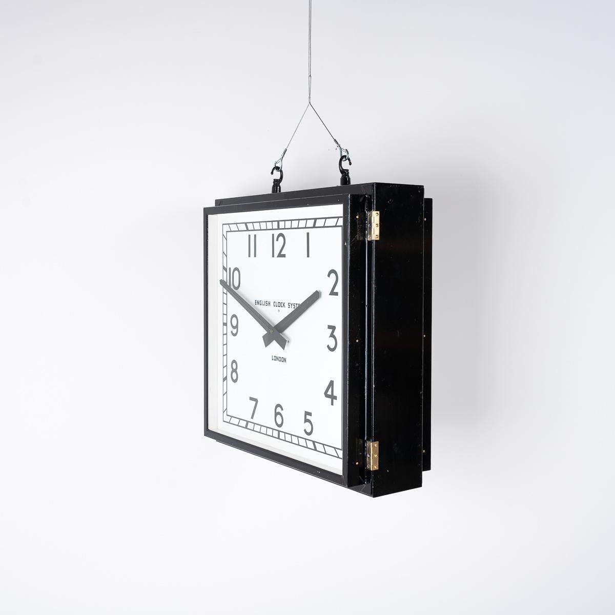 Große doppelseitige quadratische Fabrikuhr aus Altholz von English Clock Systems Ltd im Angebot 7