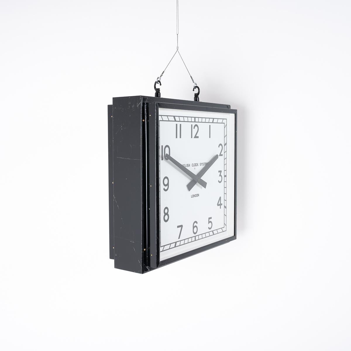 Große doppelseitige quadratische Fabrikuhr aus Altholz von English Clock Systems Ltd im Angebot 8