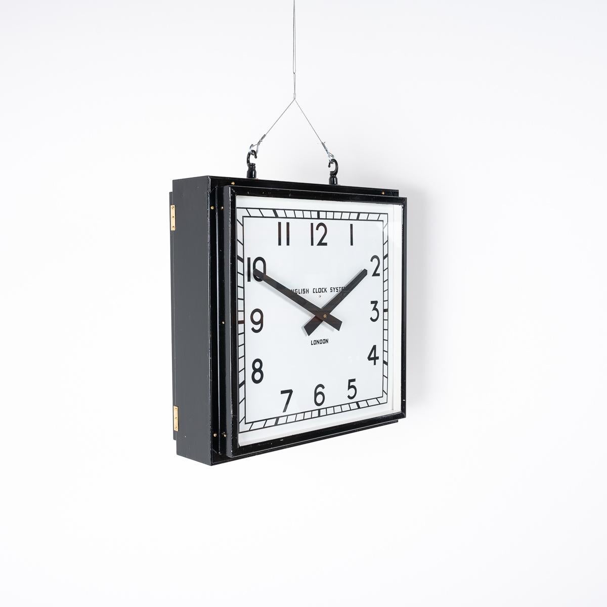 Große doppelseitige quadratische Fabrikuhr aus Altholz von English Clock Systems Ltd im Angebot 9