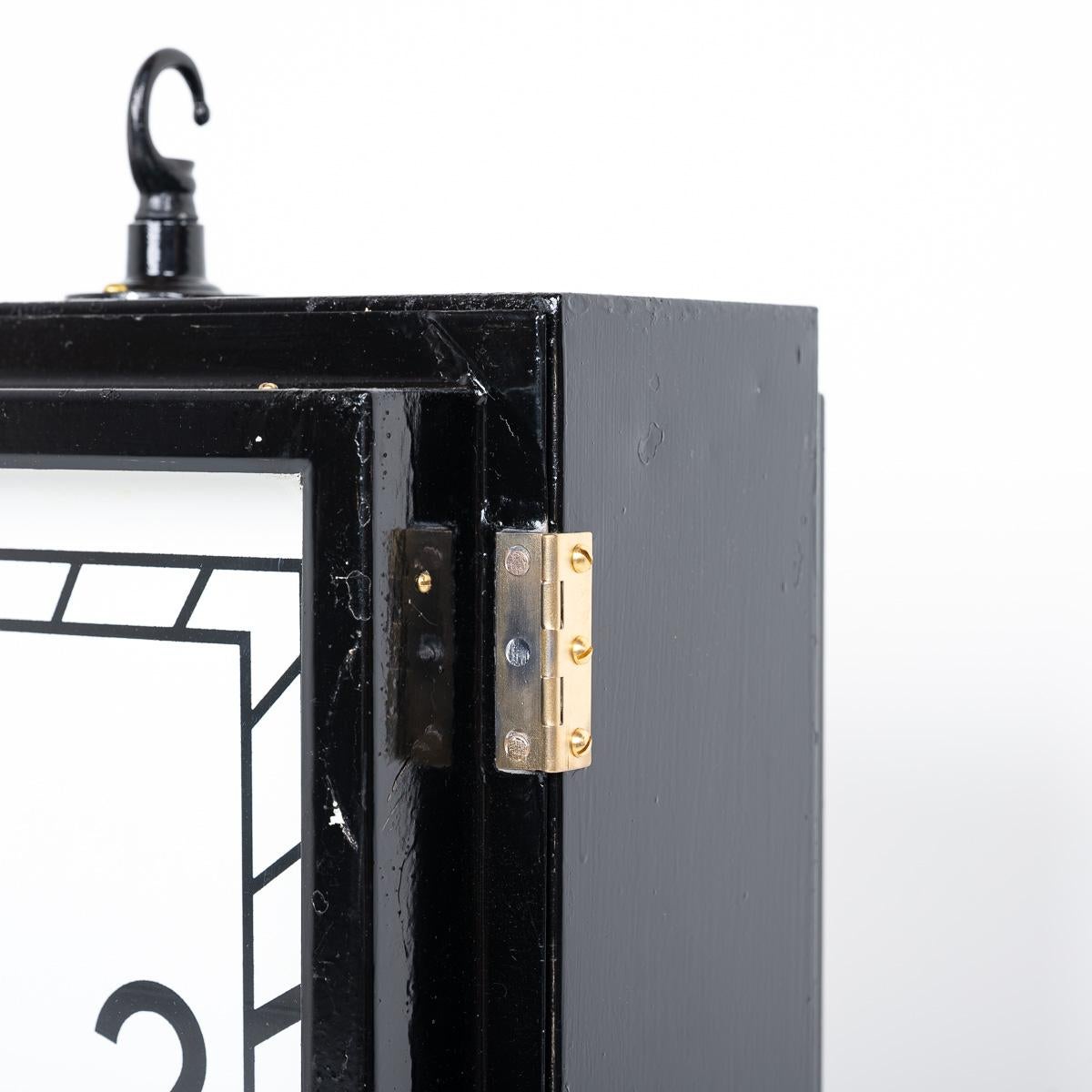Große doppelseitige quadratische Fabrikuhr aus Altholz von English Clock Systems Ltd (Industriell) im Angebot