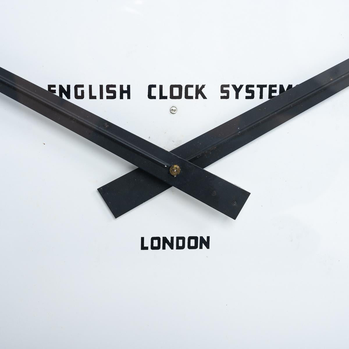 Große doppelseitige quadratische Fabrikuhr aus Altholz von English Clock Systems Ltd im Angebot 1