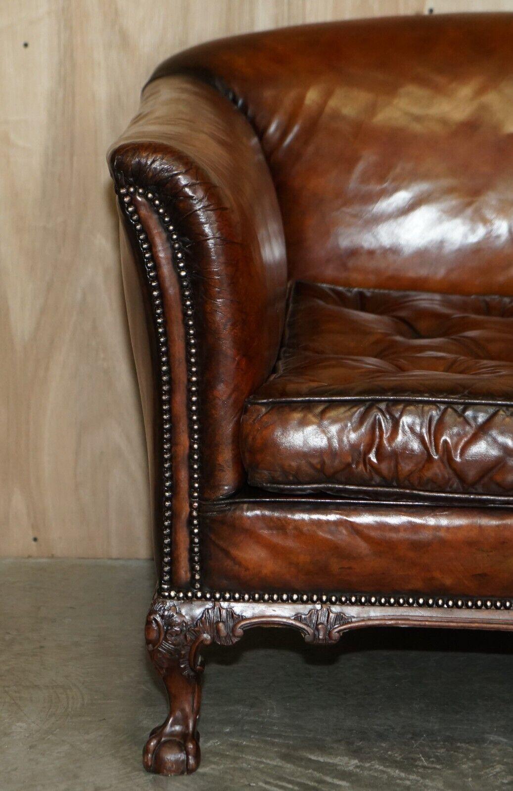 Restauriertes antikes viktorianisches Chesterfield-Sofa aus braunem Leder von Howard & Son (Handgefertigt) im Angebot