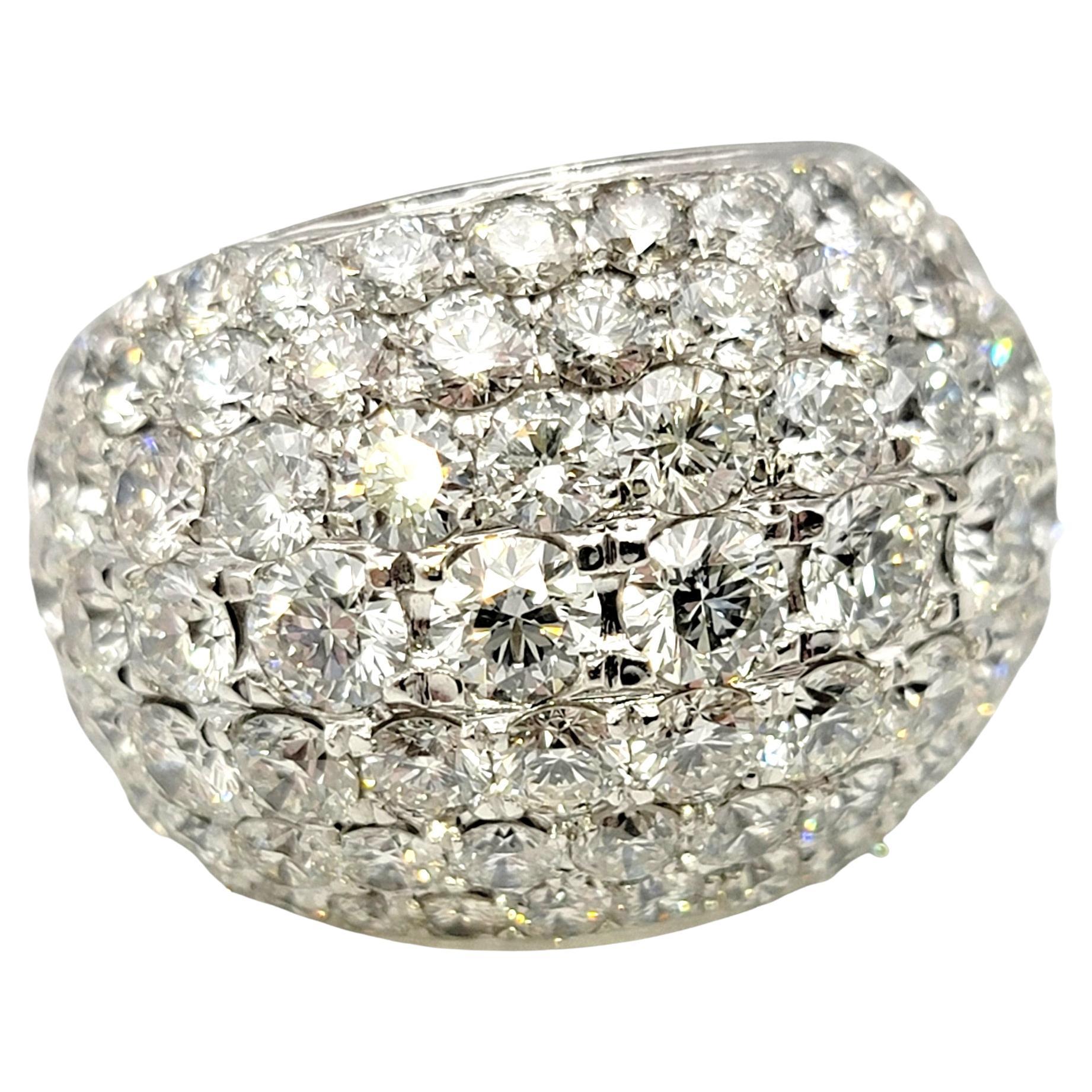 Grande bague Lollipop à dôme en or blanc 14 carats avec pavé de diamants ronds de 9 carats au total