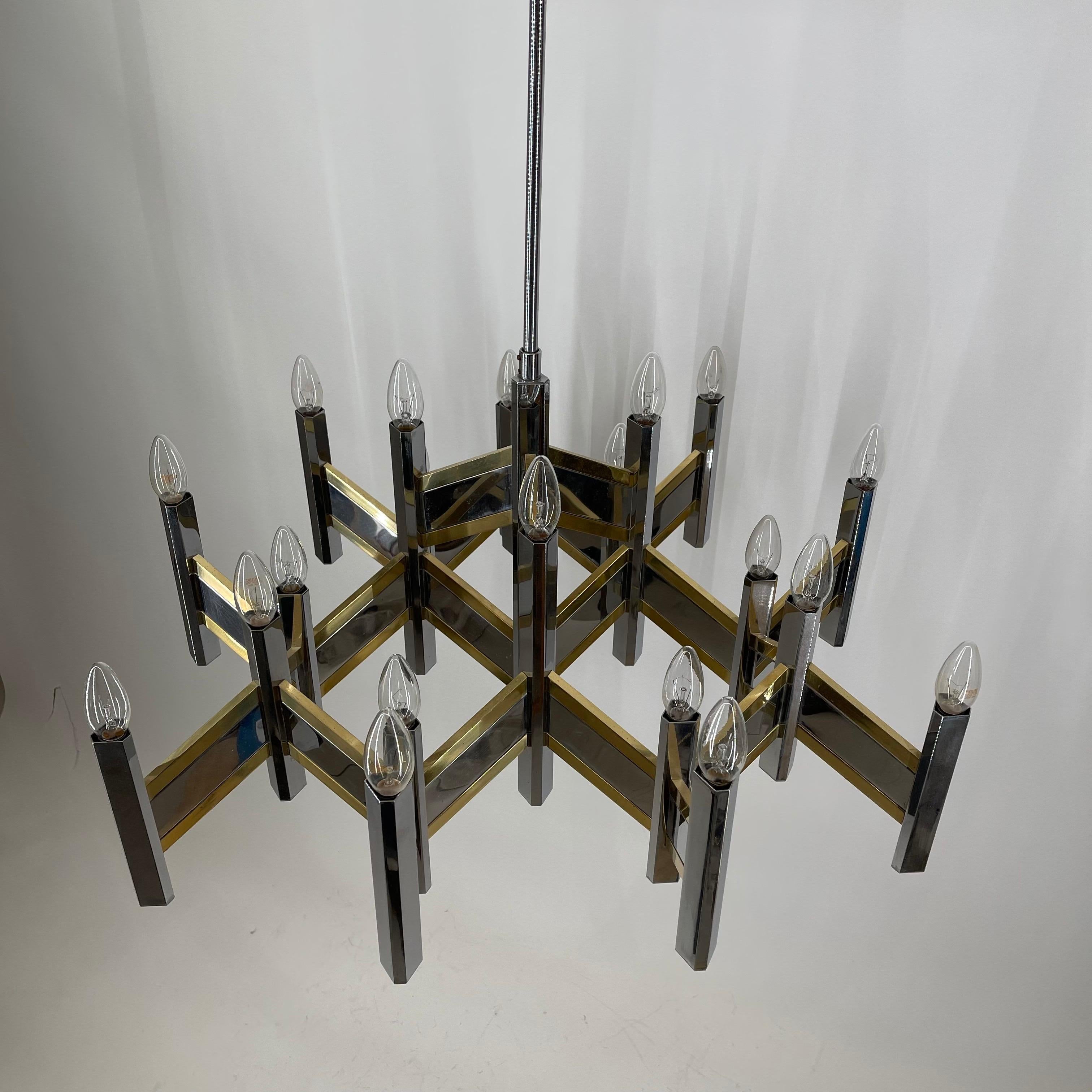 Huge 21 light bulb Sciolari brass and chrome model 'Concorde' chandelier, Italy 1970s. A fantastic design in a chevron geometric shape and very hard to find in this outstanding size. 