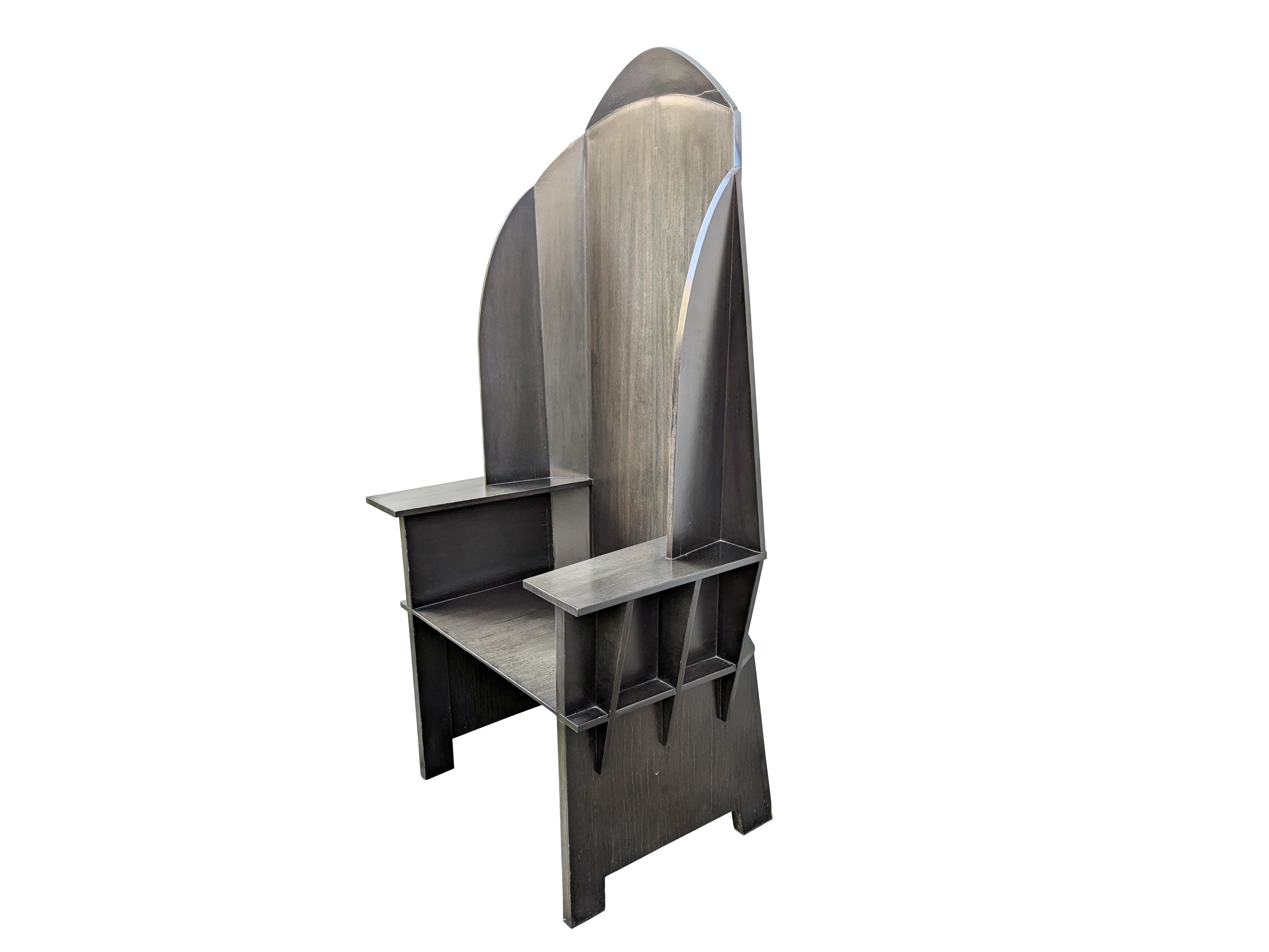 Enorme y escultural trono/sillón Matrix de madera gris de Adriano and Paolo Suman para Manchado en venta