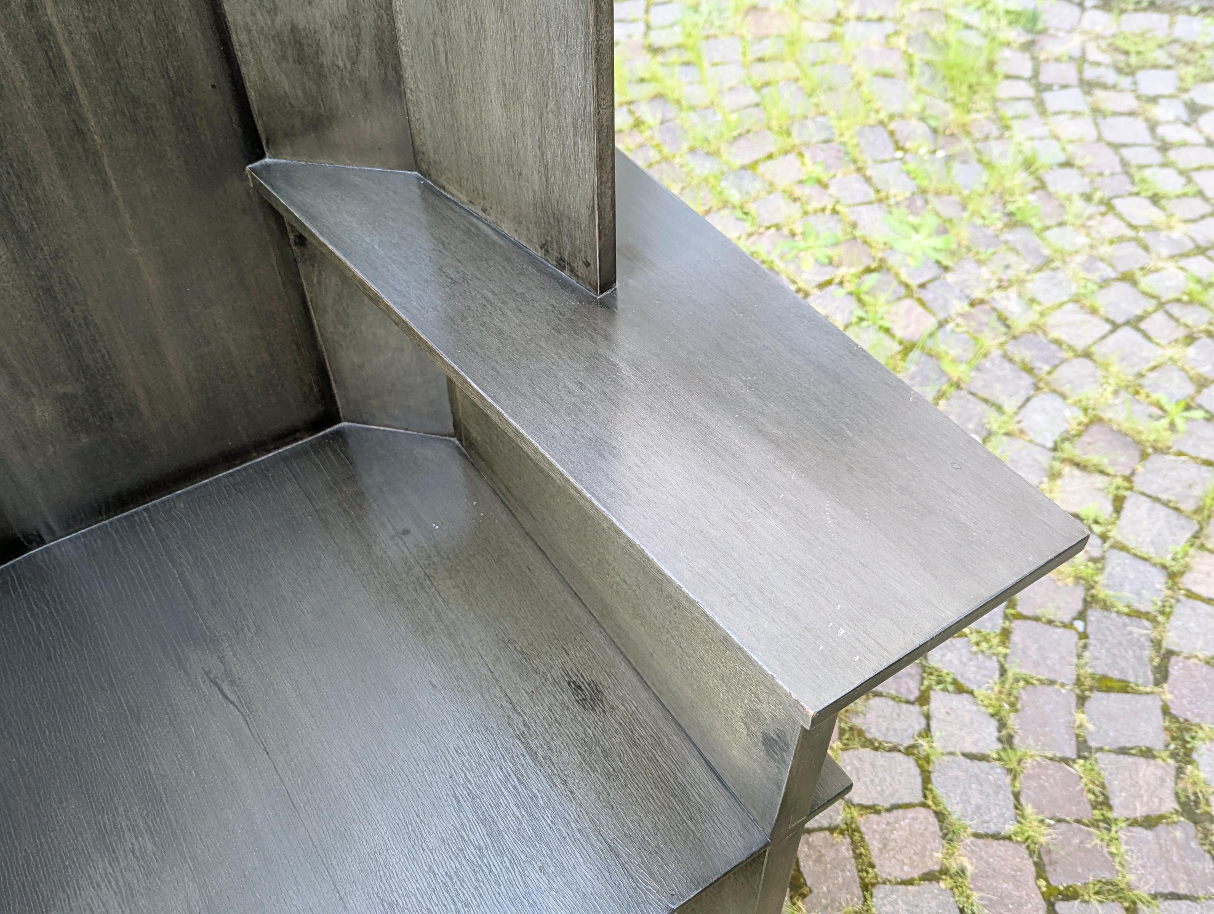 Enorme y escultural trono/sillón Matrix de madera gris de Adriano and Paolo Suman para Madera en venta