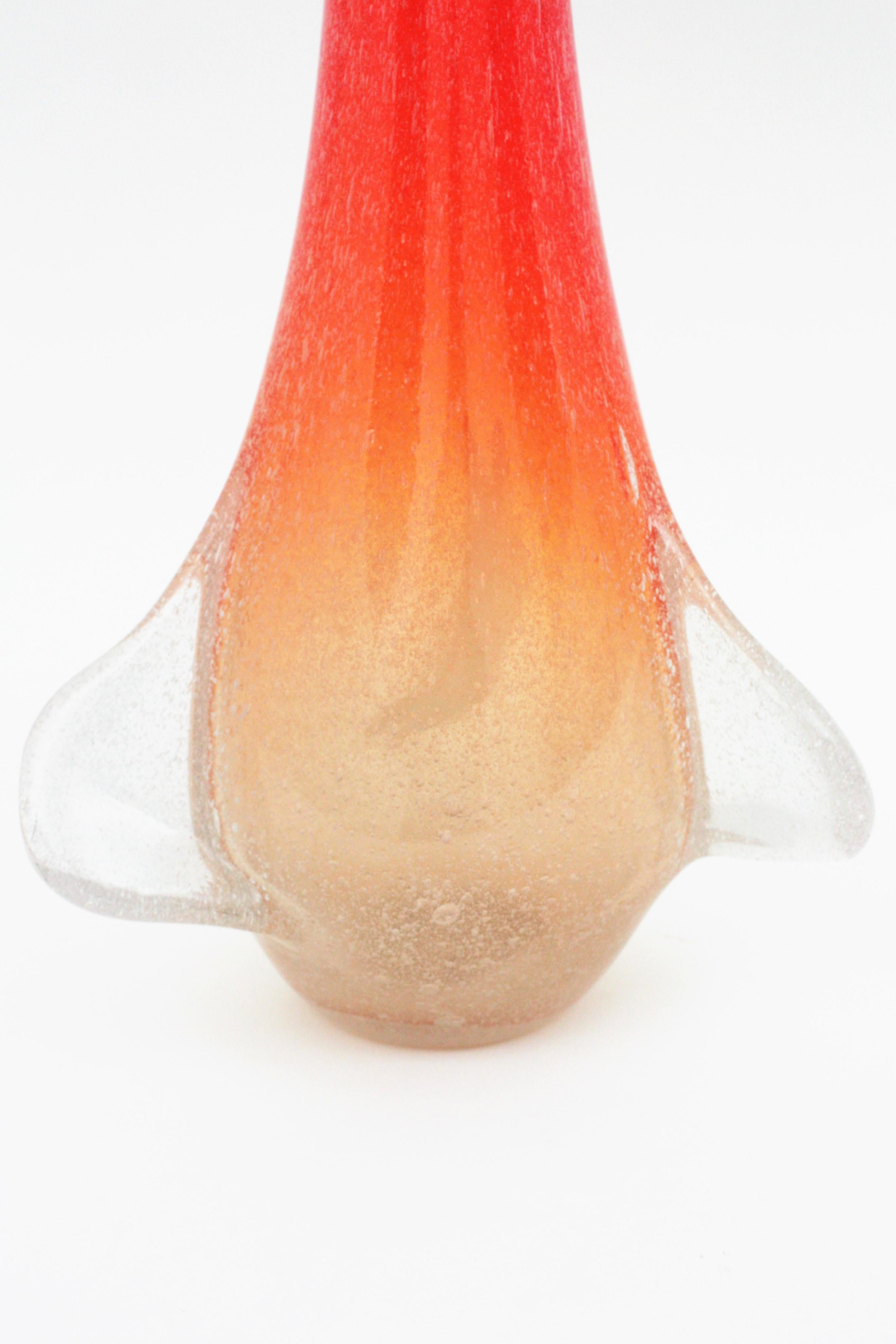 Grand vase en verre d'art Seguso de Murano orange et blanc Pulegoso en vente 6