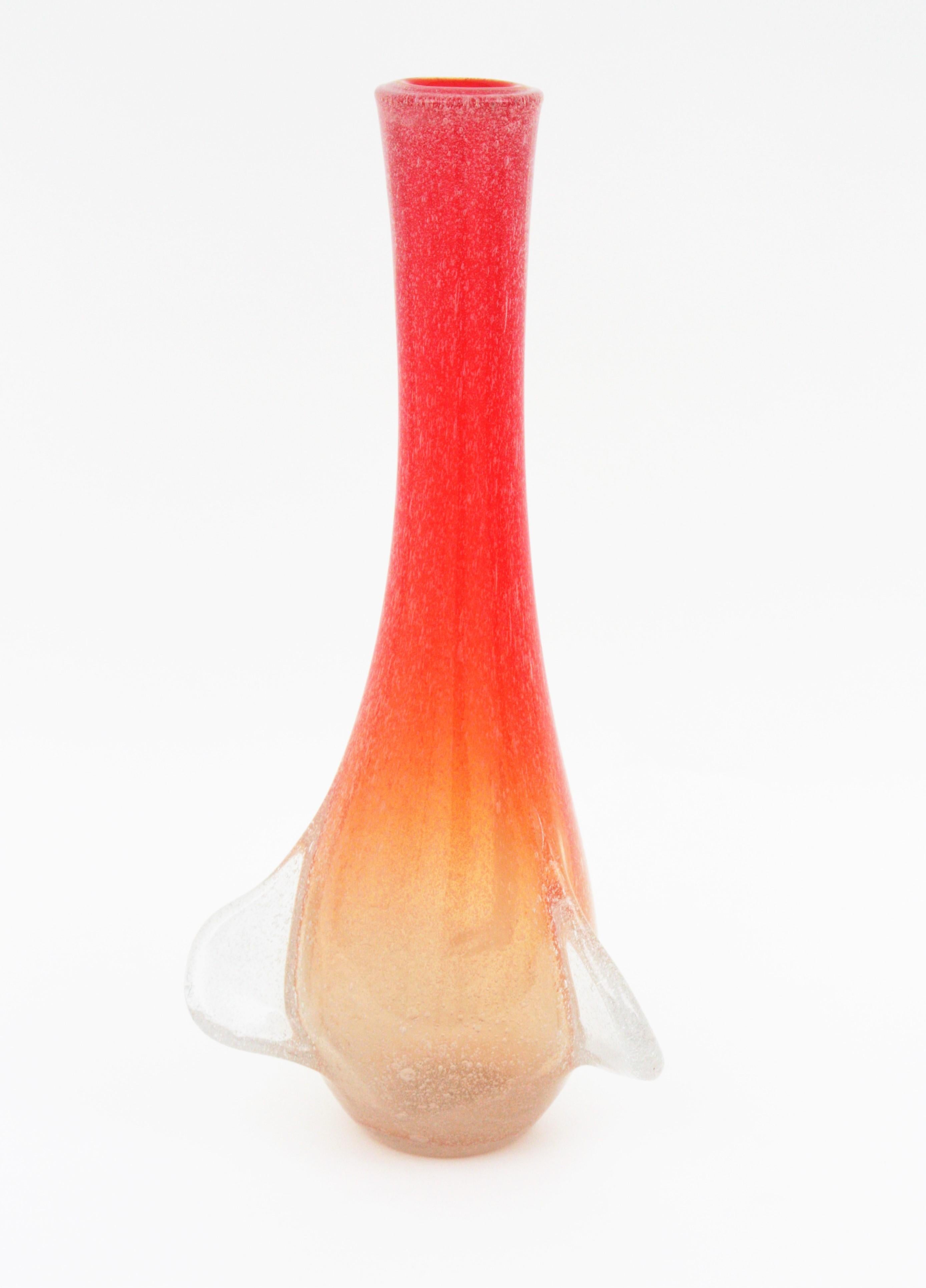 Mid-Century Modern Grand vase en verre d'art Seguso de Murano orange et blanc Pulegoso en vente