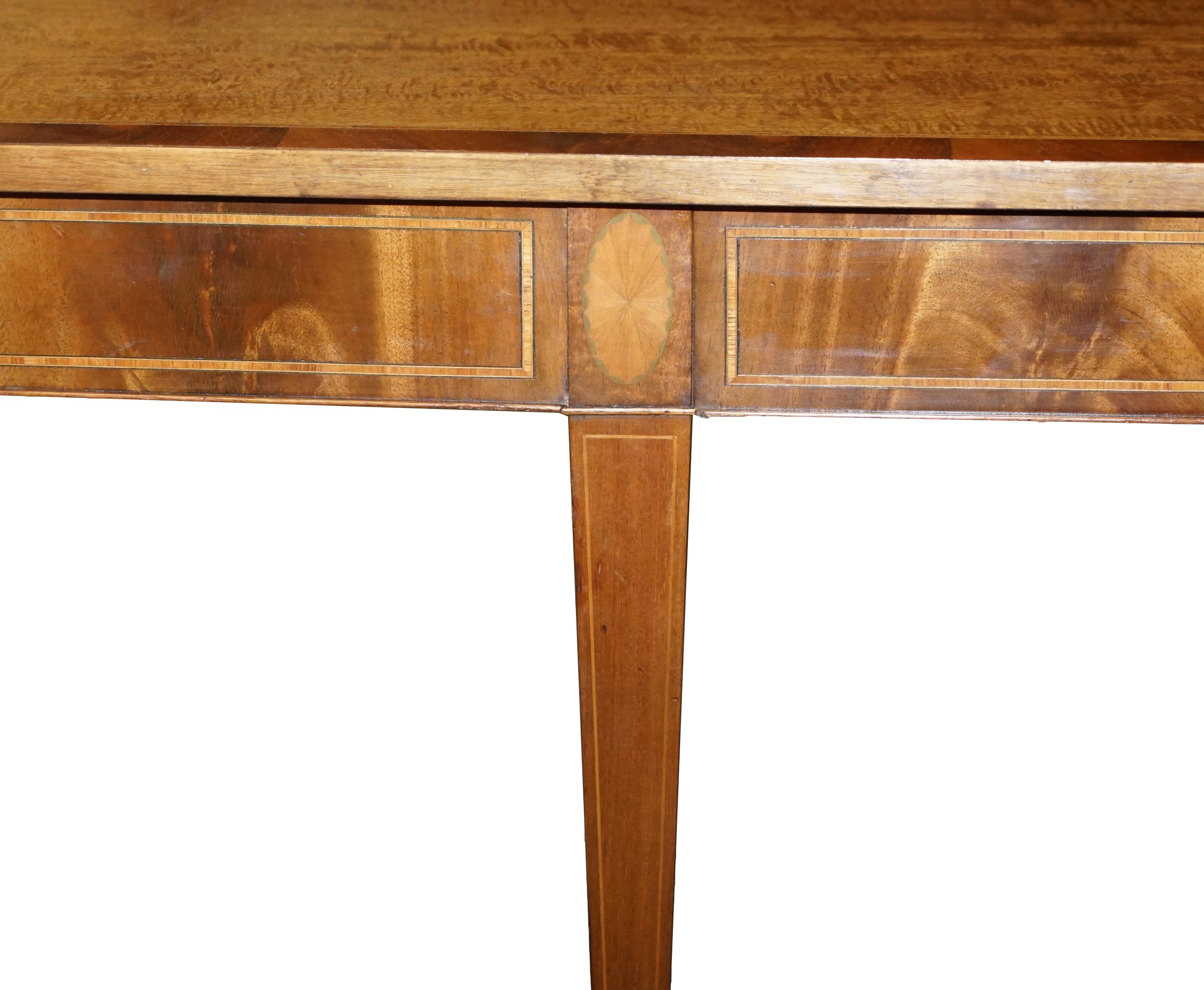 Huge Sheraton Revival Hardwood & Walnut Dining Table & 16 Hepplewhite Armchairs 4