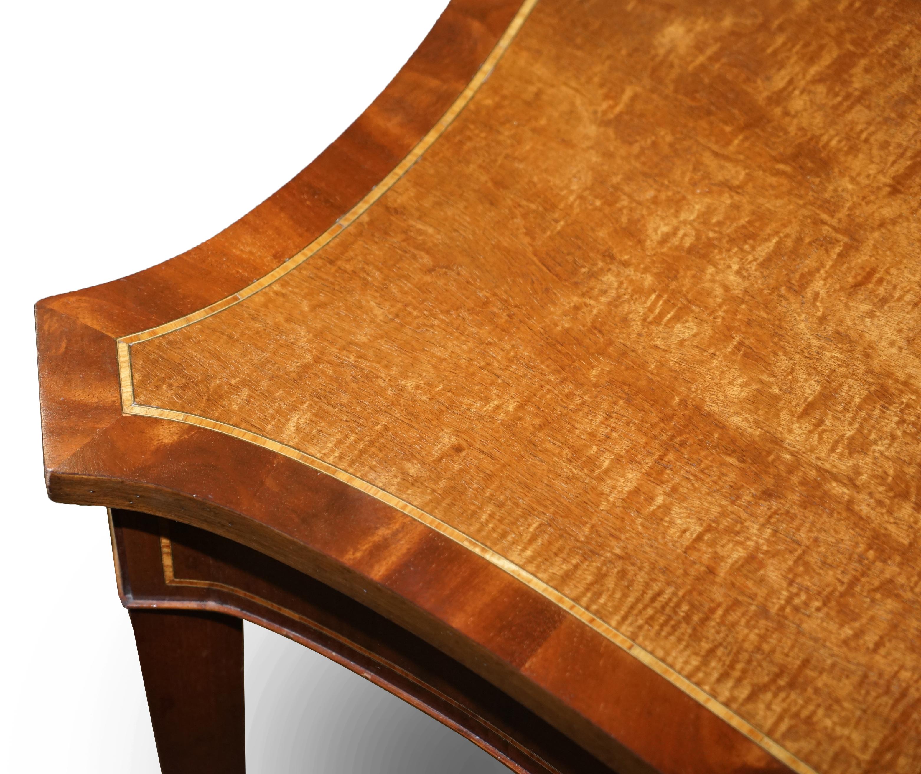 Huge Sheraton Revival Hardwood & Walnut Dining Table & 16 Hepplewhite Armchairs 1