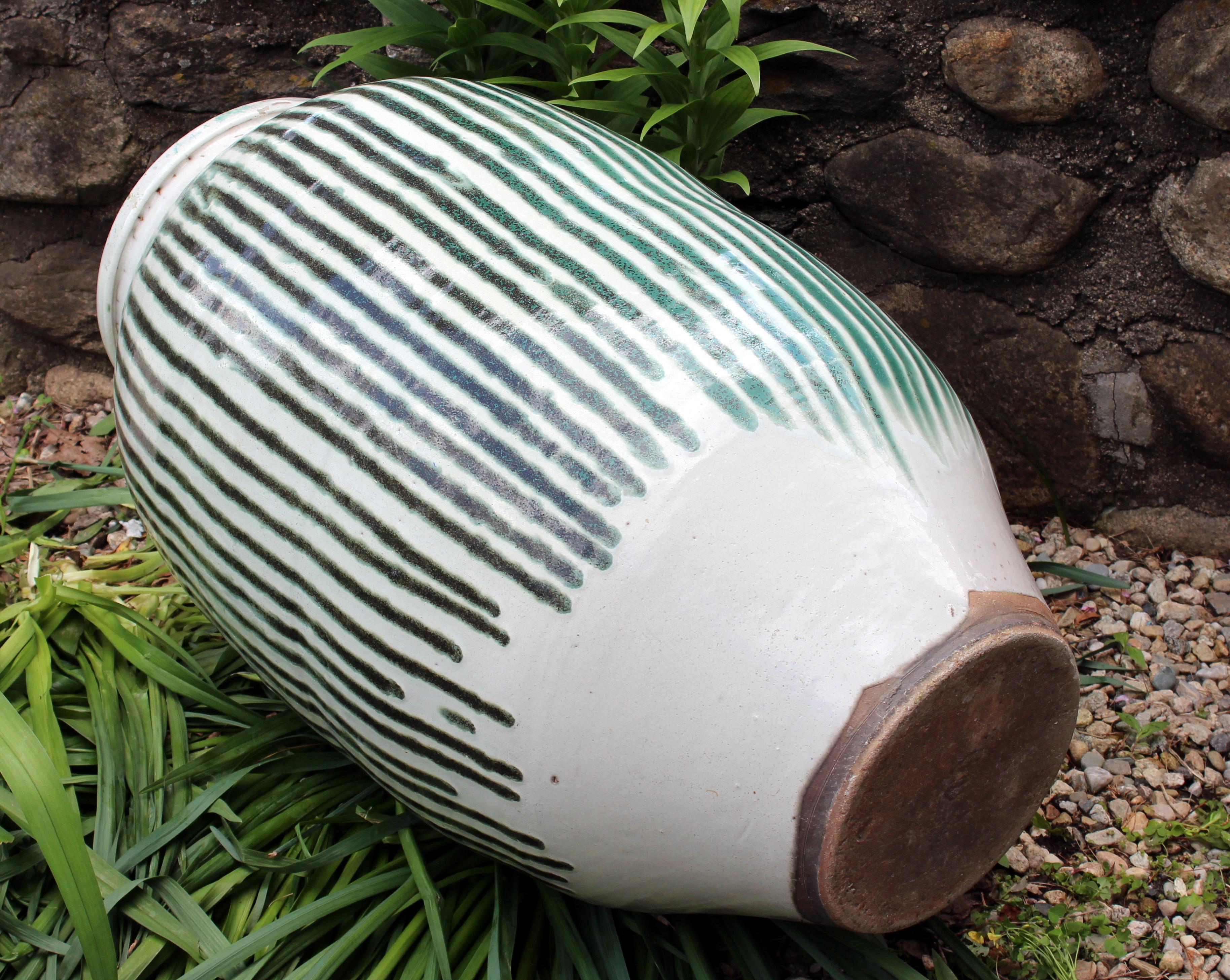 Huge Shigaraki Pottery Storage Jar Wabi Sabi Tea Ceremony Garden Urn Vase In Good Condition In Wilton, CT