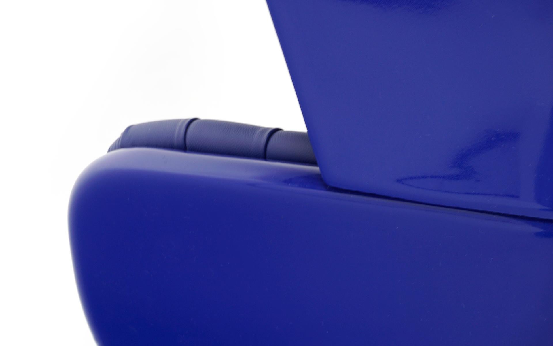Huge Showtime Armchair by Jaime Hayon, Spain, 2006, Blue Fiberglass and Leather 4