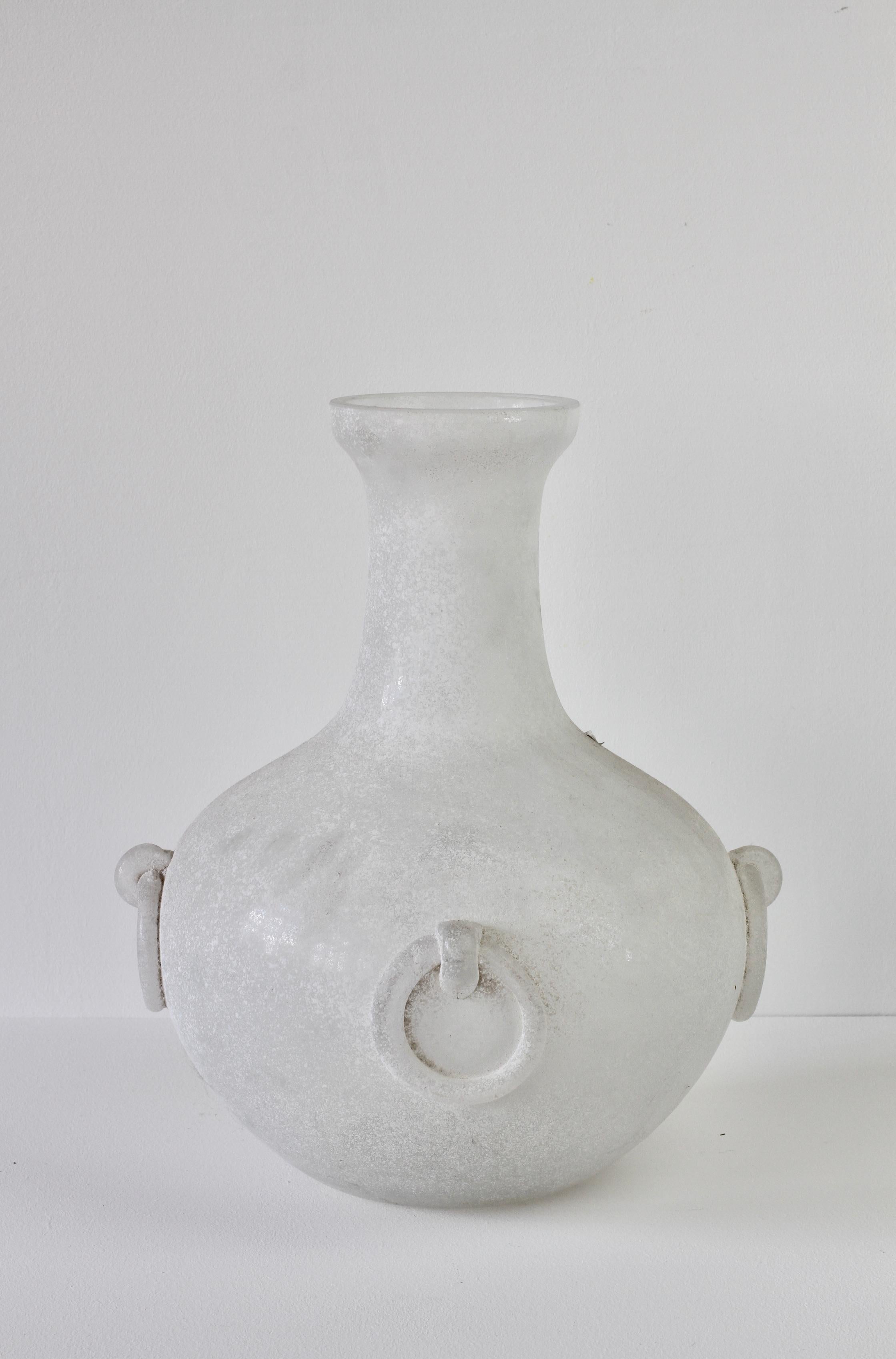 Huge Signed Seguso Vetri d'Arte White 'a Scavo' Murano Glass Amphora or Vase For Sale 3