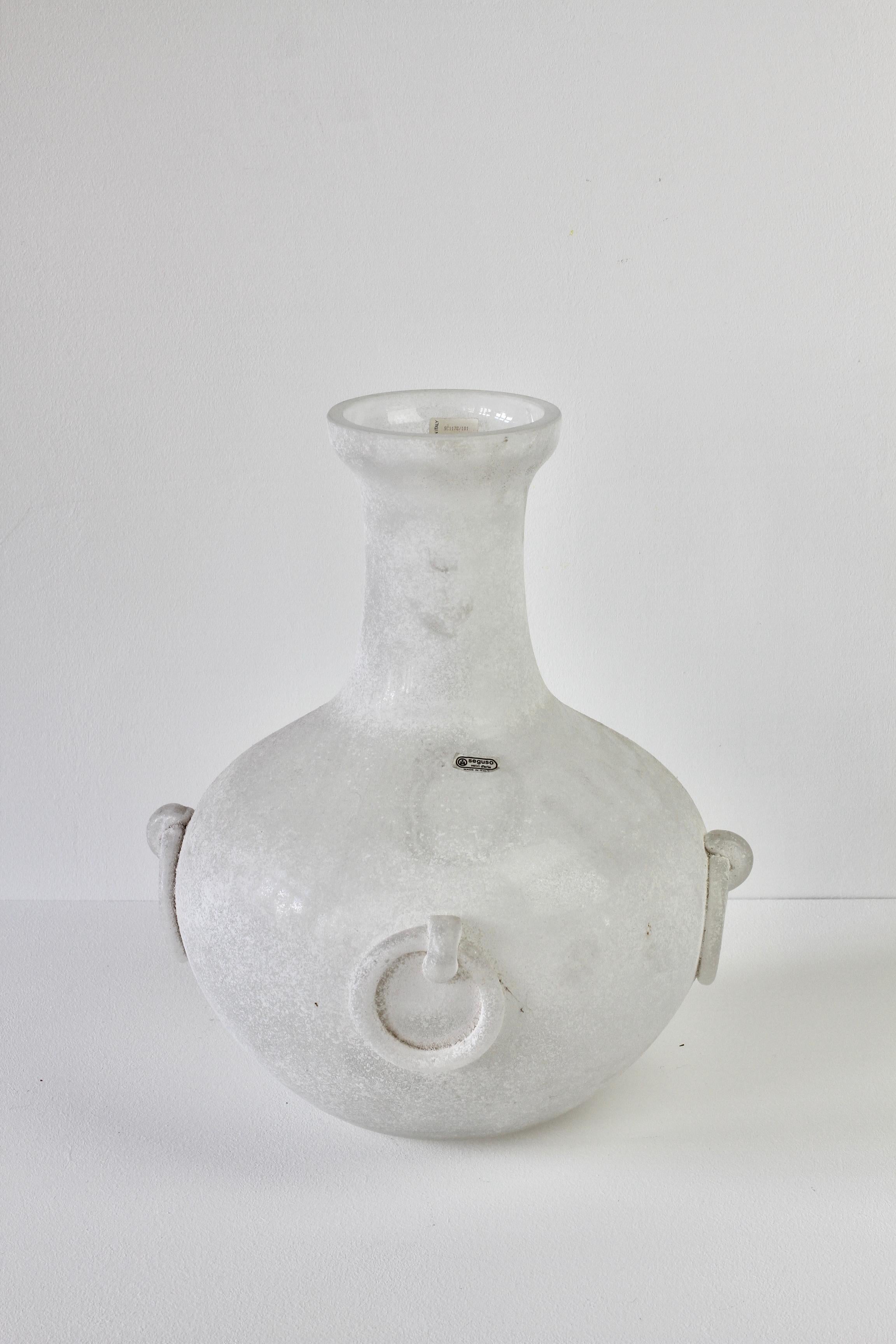 Huge Signed Seguso Vetri d'Arte White 'a Scavo' Murano Glass Amphora or Vase For Sale 4