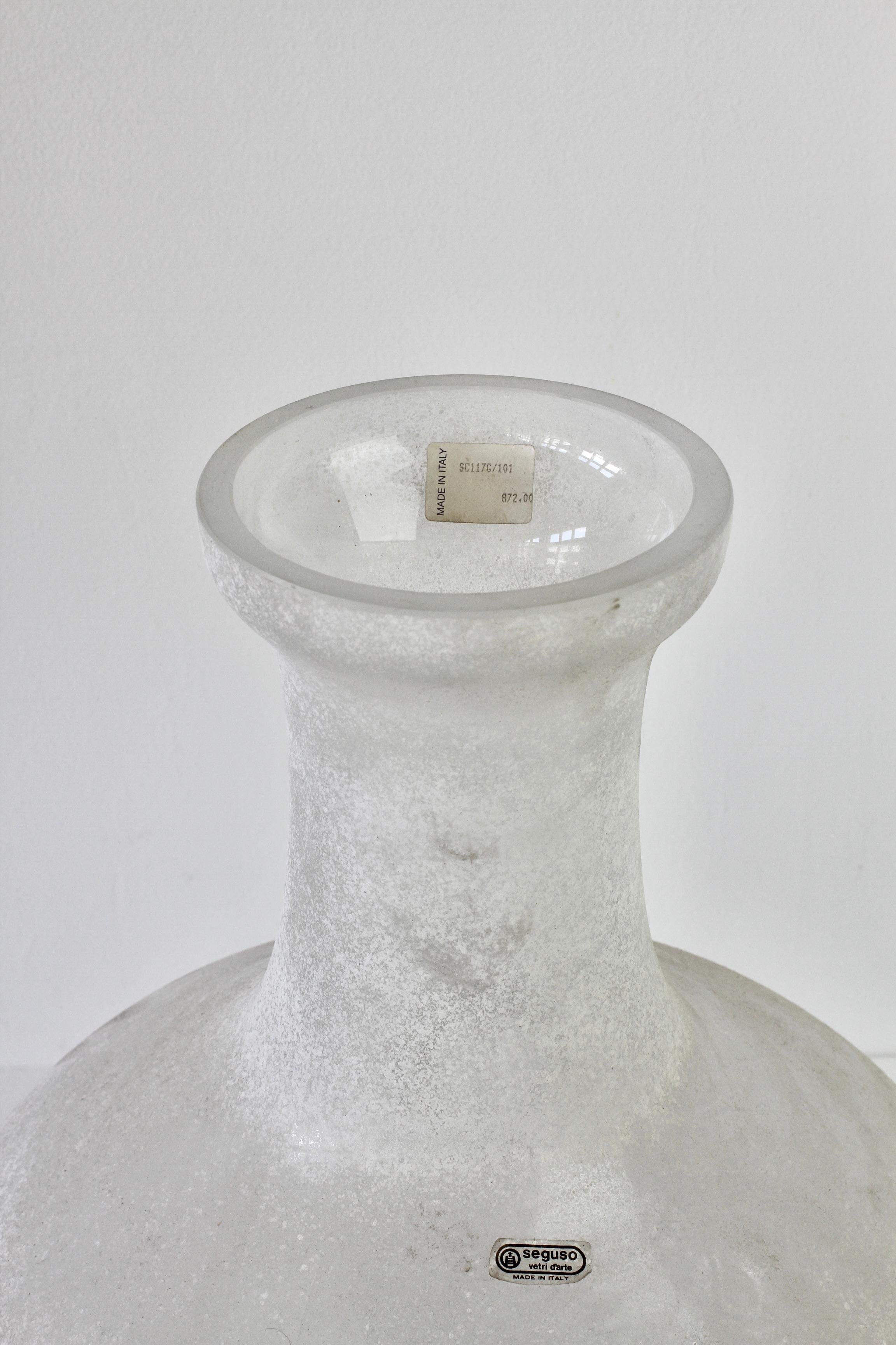 Huge Signed Seguso Vetri d'Arte White 'a Scavo' Murano Glass Amphora or Vase For Sale 5