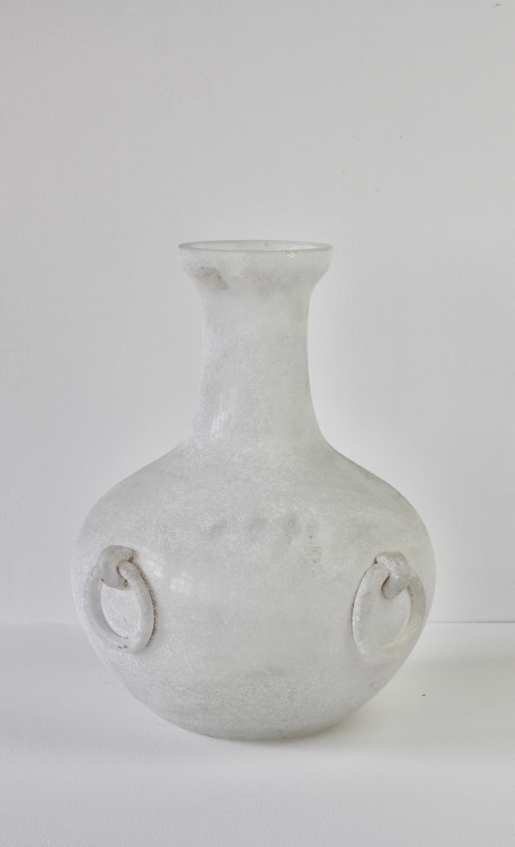 Mid-Century Modern Huge Signed Seguso Vetri d'Arte White 'a Scavo' Murano Glass Amphora or Vase For Sale