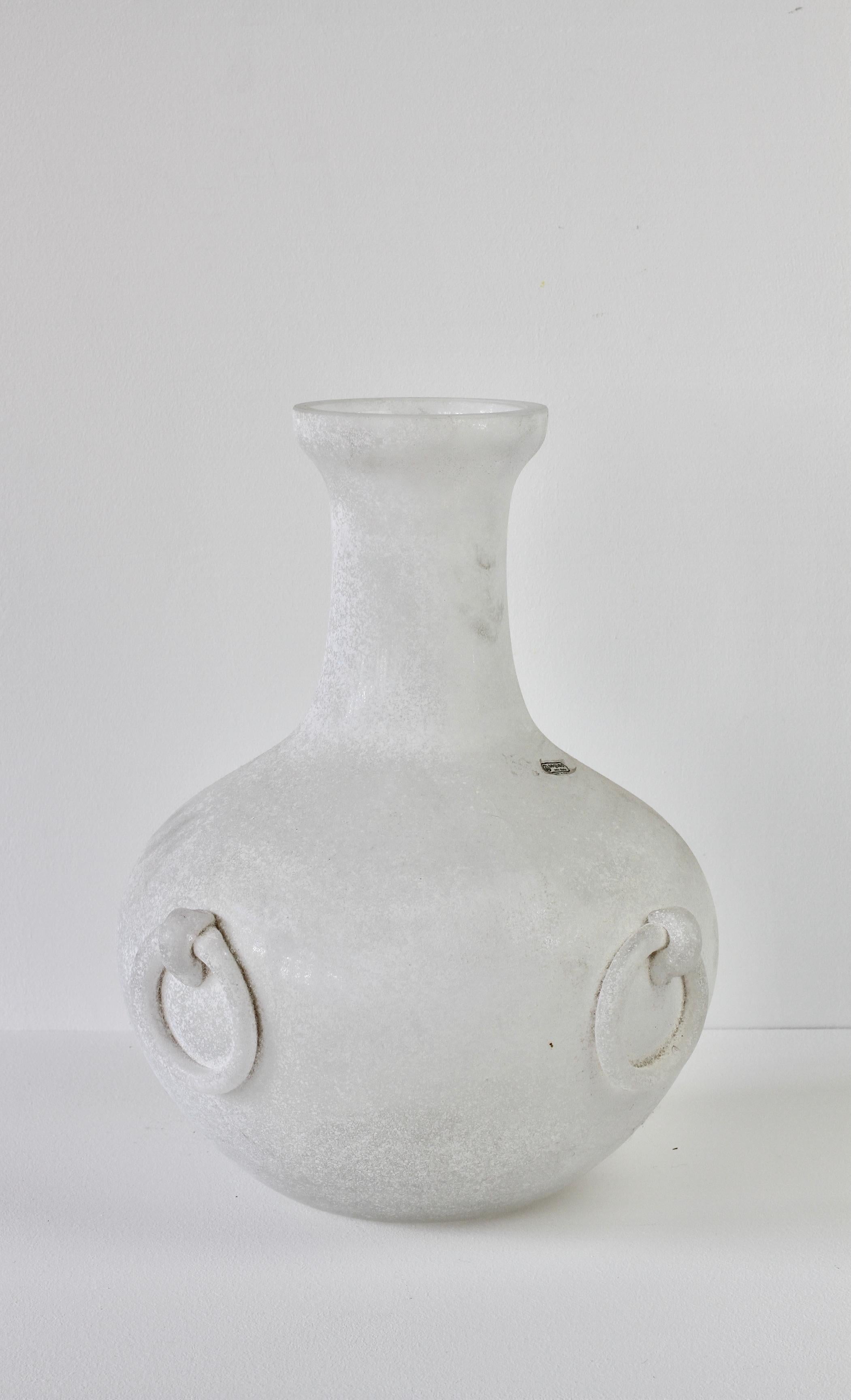 Italian Huge Signed Seguso Vetri d'Arte White 'a Scavo' Murano Glass Amphora or Vase For Sale