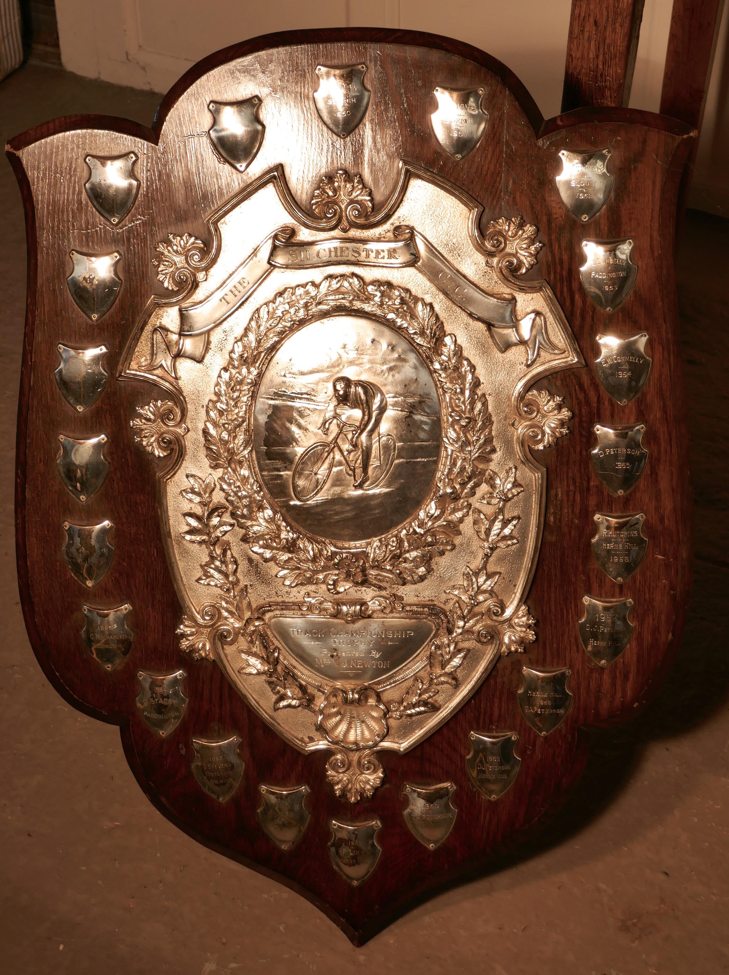 Huge Silchester Cycling Club Track Championships Shield Trophy In Good Condition For Sale In Chillerton, Isle of Wight