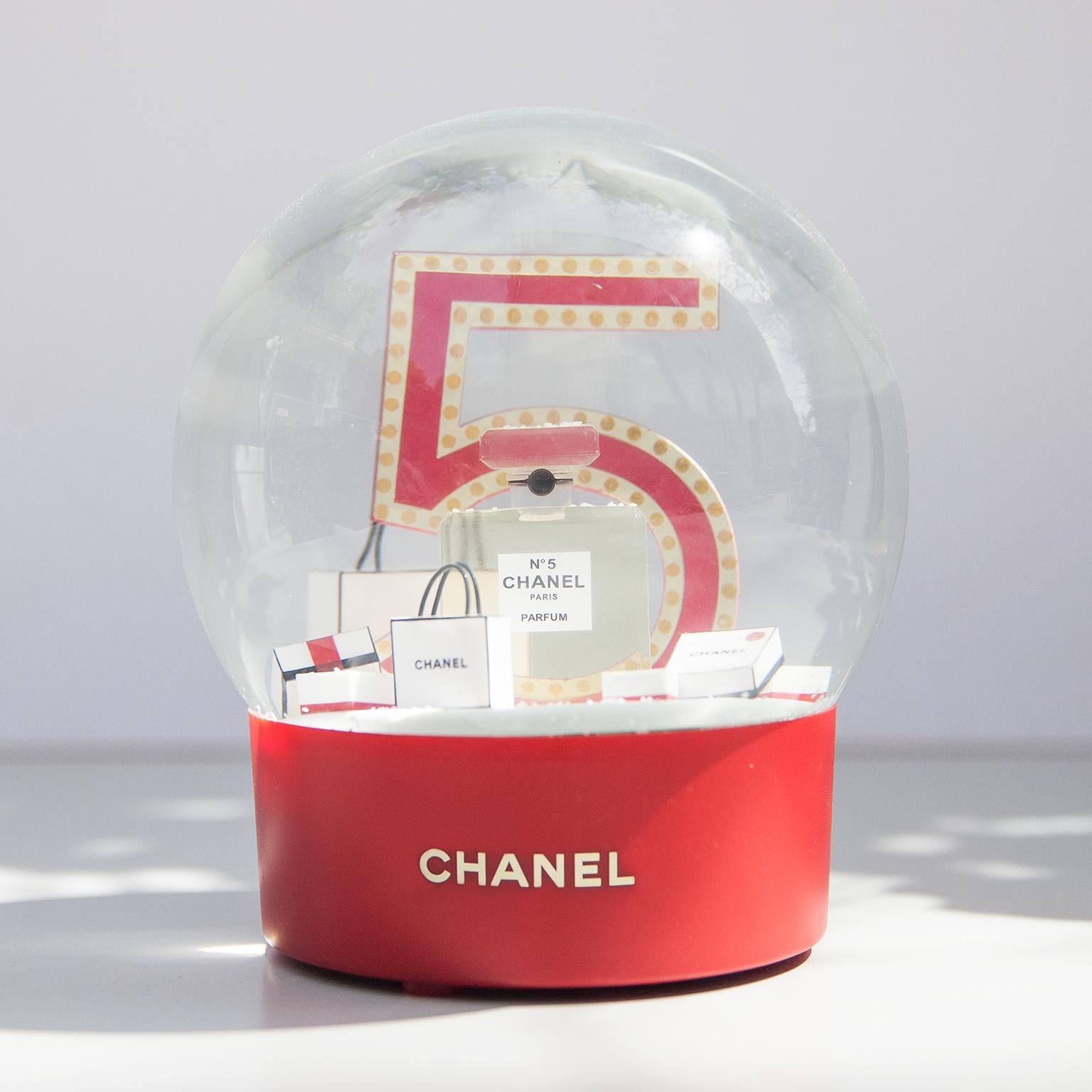 Rare limited edition of a Chanel Snow Ball, which are only for VIP Customers in excellent condition and an electric function for showing the snow. Excellent vintage condition.