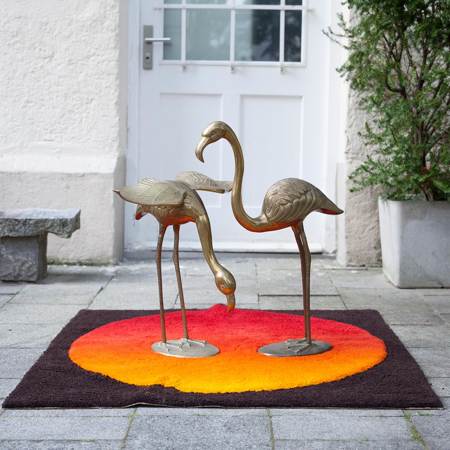 Set of two huge flamingo sculptures made in solid brass. Hollywood Regency style glamour at its best.

Measures: 76.5 H x 53 B x 18.5 D cm

56 H x 38 B x 64 D cm.