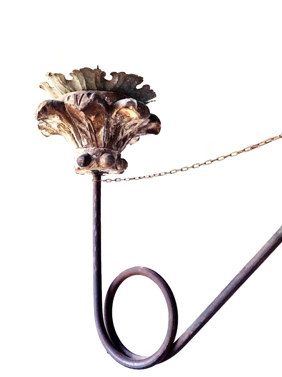 Intagliato a mano Enorme lampadario Coloni Revival spagnolo - CIRCA 1920-1930 in vendita