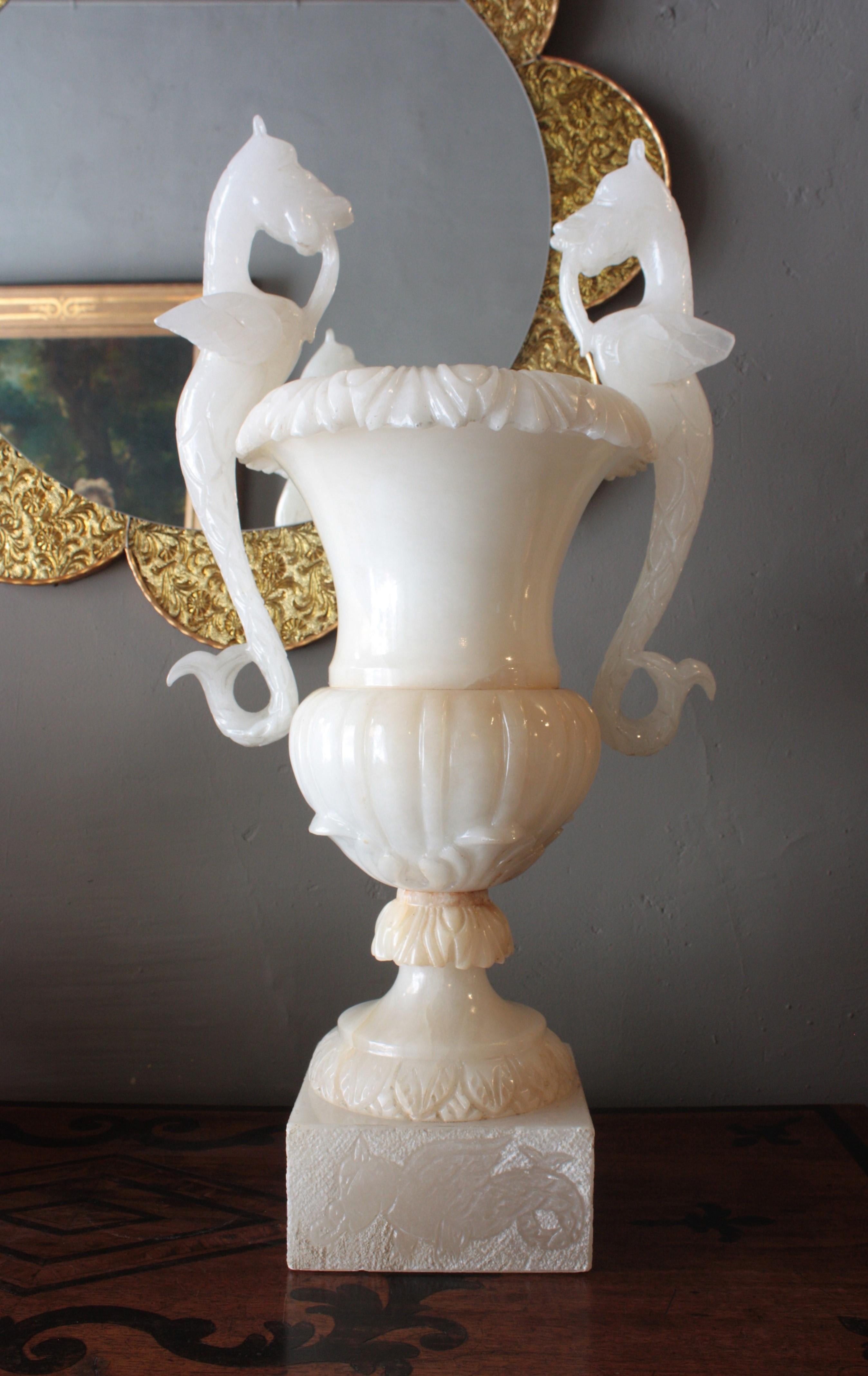 Huge Spanish Neoclassical Alabaster Urn Table Lamp with Winged Dragons In Good Condition For Sale In Barcelona, ES
