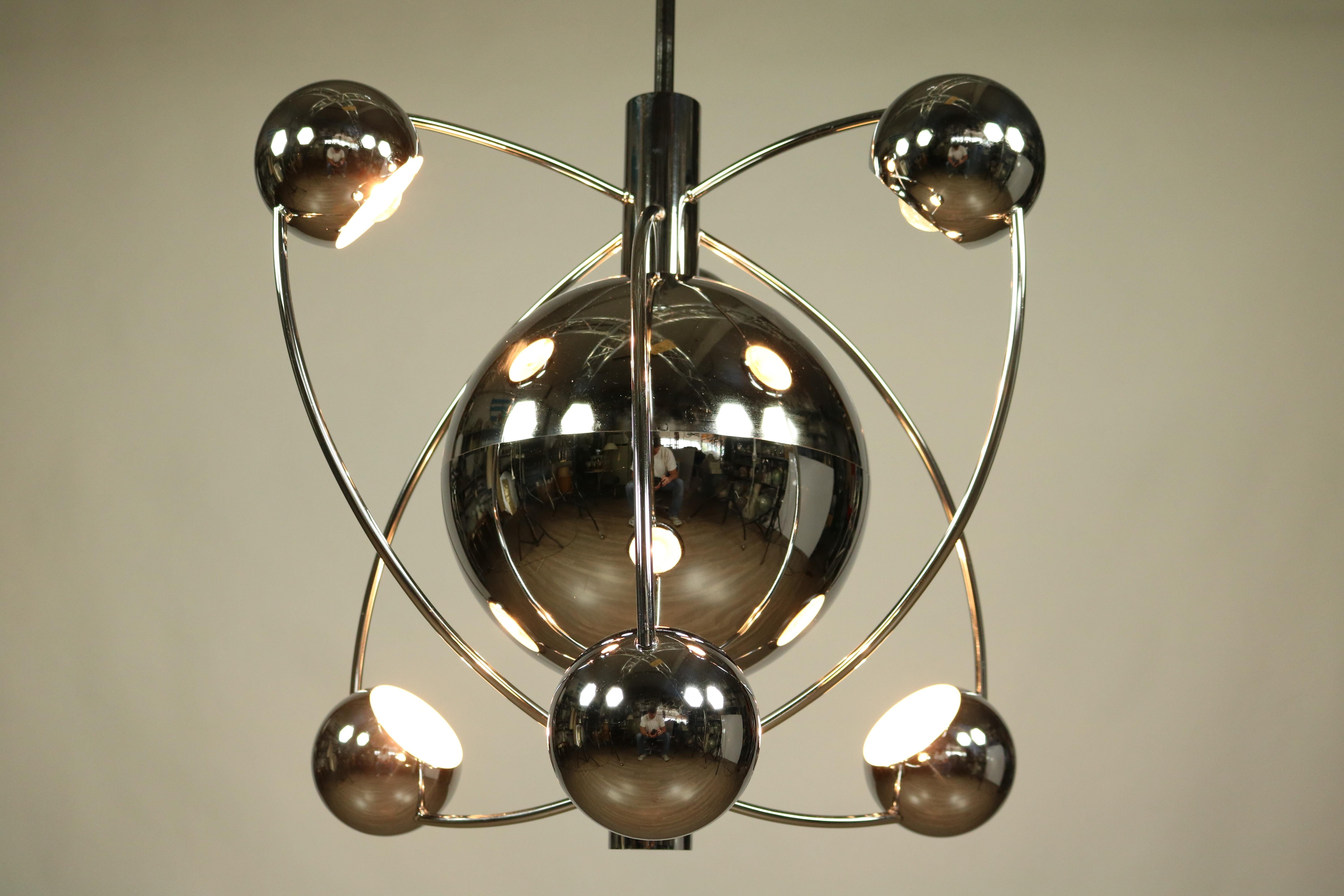 Huge Spectacular Atomic Pendant Light Space Age Sputnik Lamp Chrome Satellite In Fair Condition For Sale In Nürnberg, DE